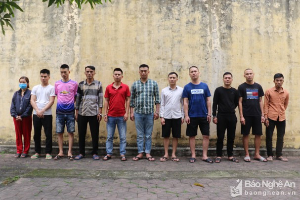 11 đối tượng đánh bạc tại căn nhà số 4, ngõ 101, đường Lê Quý Đôn, xã Hưng Lộc, TP Vinh bị bắt giữ. Ảnh tư liệu