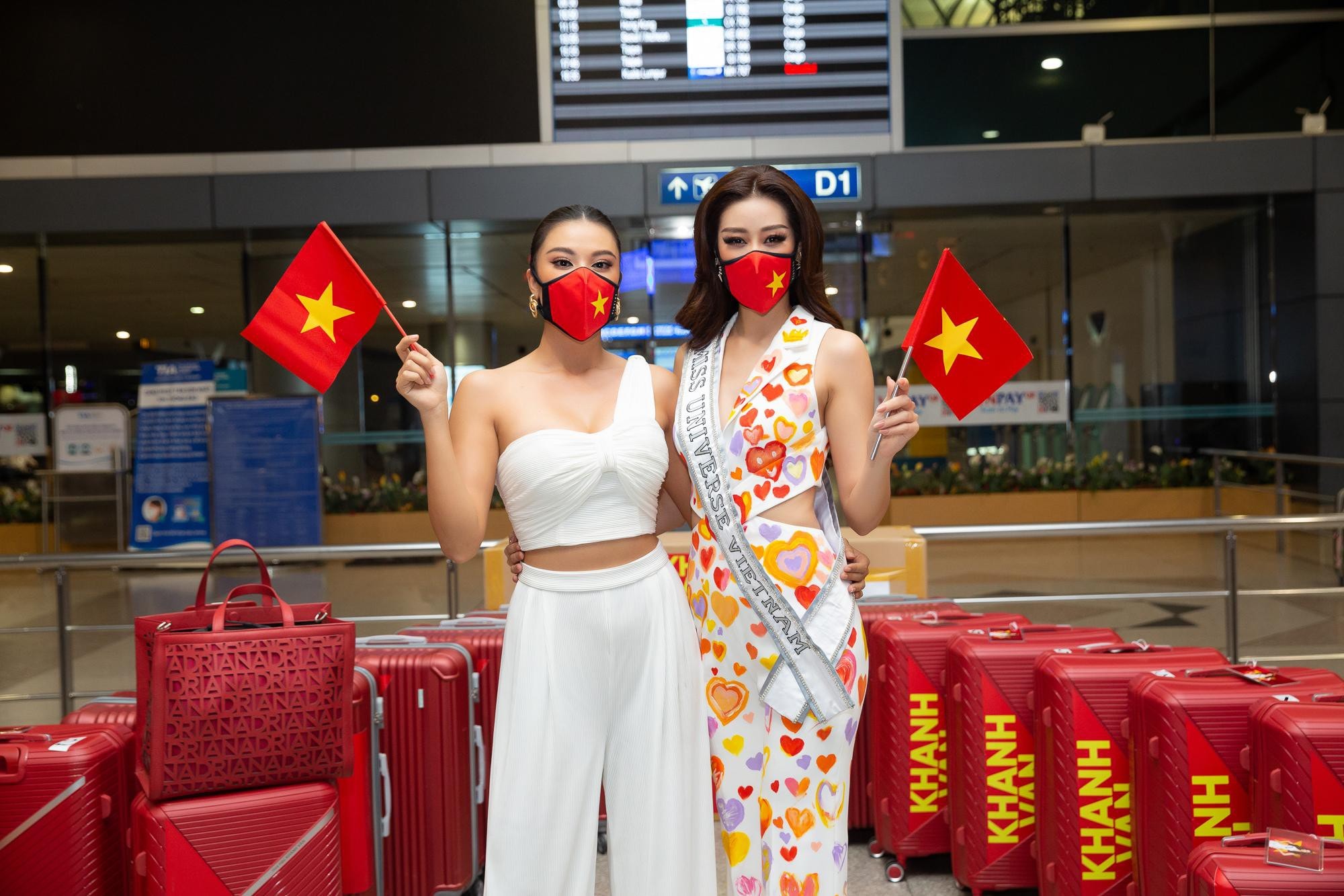 Lên đường sang Mỹ thi Miss Universe, Khánh Vân liên tục thay đồ như 'tắc kè hoa' ở sân bay ảnh 8