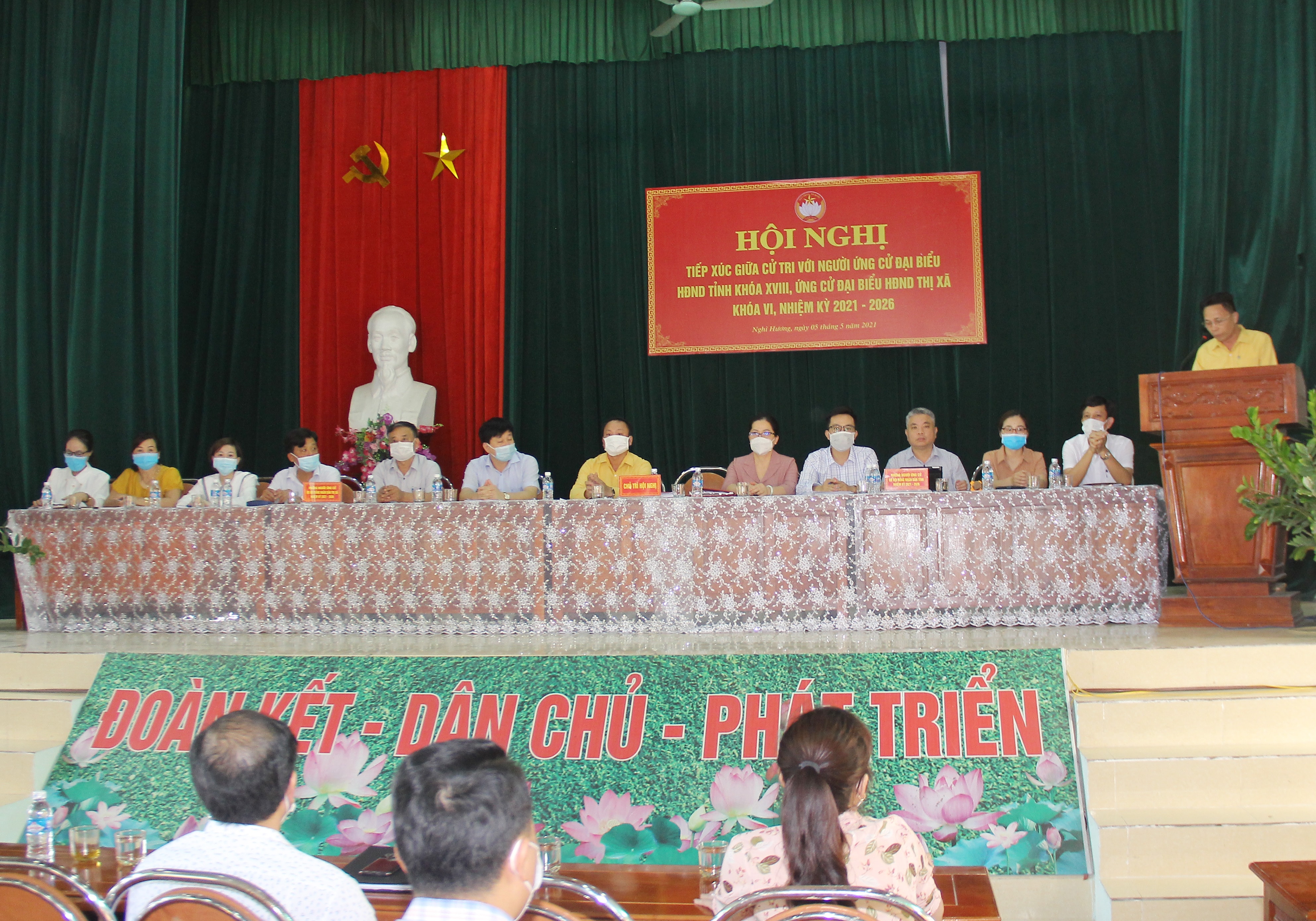 Các ứngg cưử̉ v