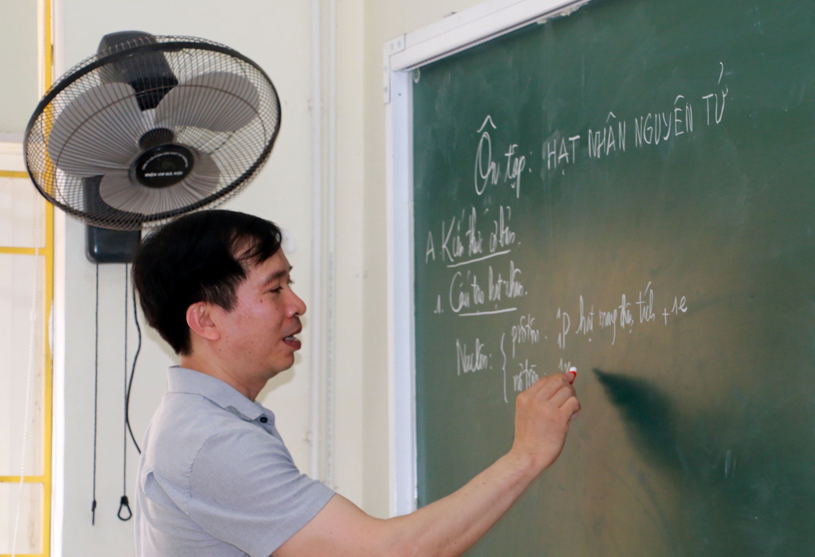  Sau khi hoàn thành kiểm tra cuối kỳ, học sinh lớp 12 tiếp tục ôn thi cho Kỳ thi tốt nghiệp THPT. Ảnh: MH