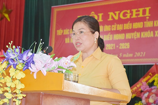 Ứng cử viên Nguyễn Thị Thúy An trình bày chương trình hành động. Ảnh: Thanh Lê