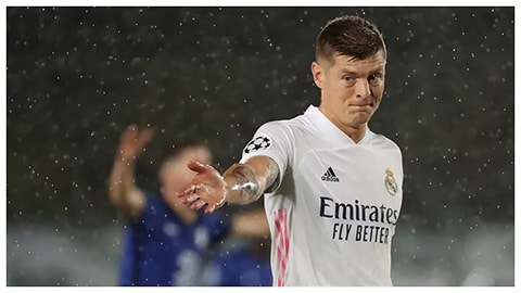 Toni Kroos đã sở hữu 4 chức vô địch Champions League. Ngôi sao người Đức giành được 3 danh hiệu liên tiếp với Real Madrid vào các năm 2016, 2017 và 2018. Trước đó, anh có một chức vô địch với Bayern Munich vào năm 2013.