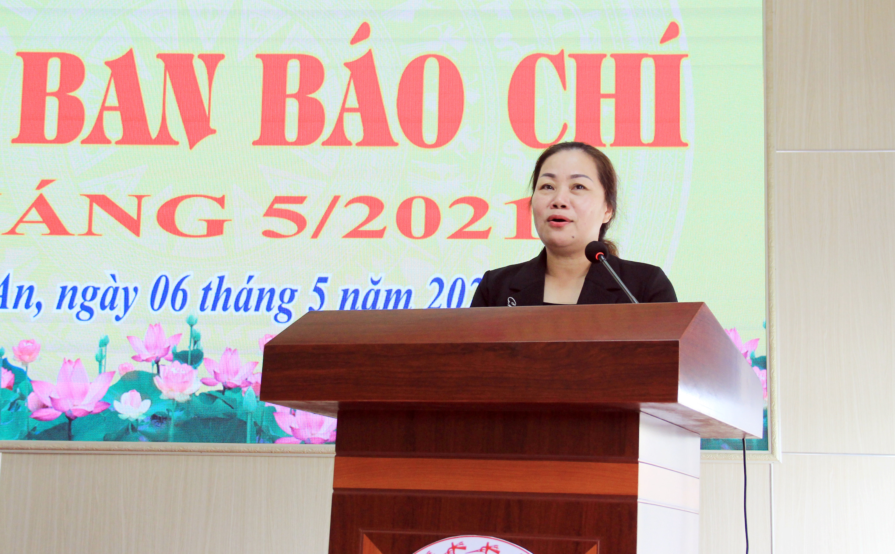 Trưởng Ban Tuyên giáo Nguyễn Thị Thu Hường định hướng công tác tuyên truyền trong tháng tới. Ảnh: Thanh Quỳnh