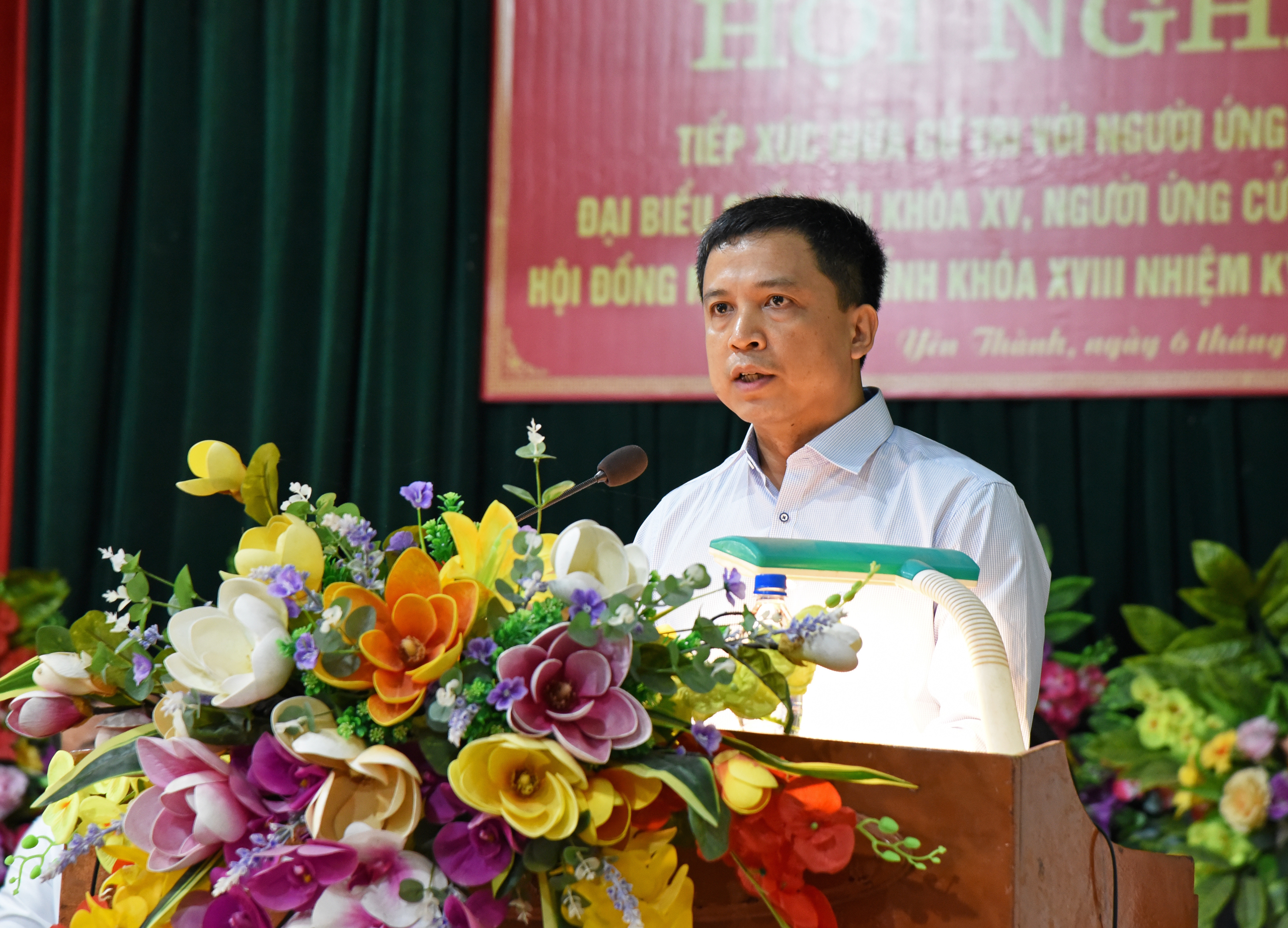 Ông Phạm Phú Bình - Vụ trưởng Vụ Hợp tác Quốc tế, Bộ Tài nguyên và Môi trường trình bày dự kiến chương trình hành động nếu được bầu làm đại biểu Quốc hội. Ảnh: TG