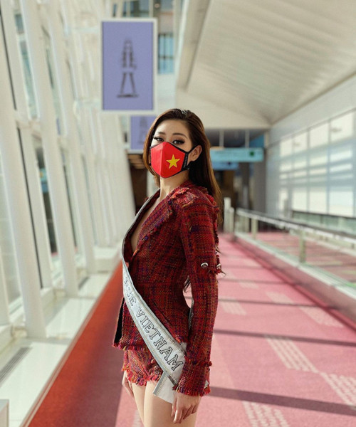 Những ngày đầu đến với cuộc thi hoa hậu thu hút nhất hành tinh, Khánh Vân gây ấn tượng mạnh mẽ bởi cách chăm chút chỉn chu cho hình ảnh và phong cách thời trang.