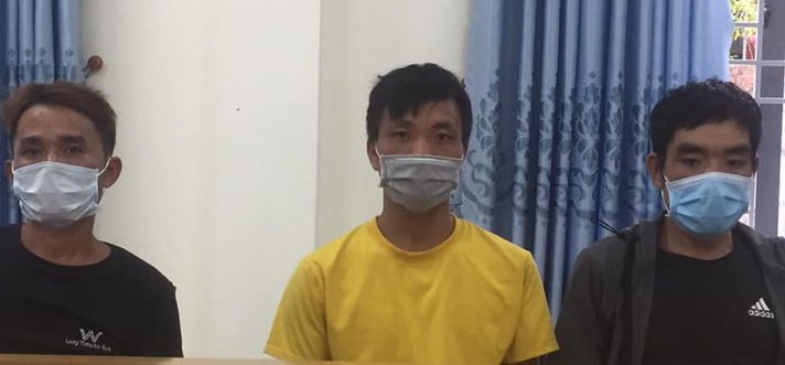 Các đối tượng bị tạm giữ tại CQĐT. Ảnh: Hoàng Tuấn