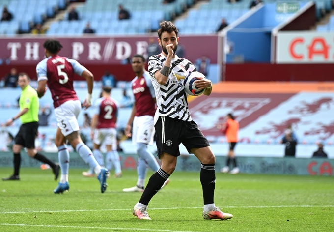 Bruno Fernandes gỡ hòa 1-1 trận Aston Villa vs MU ở phút 52 trên chấm 11m.