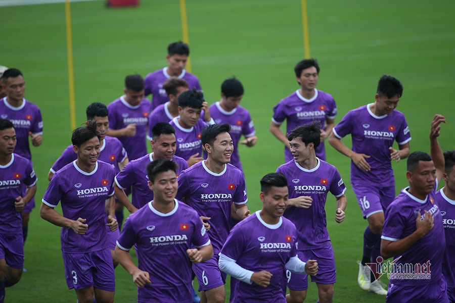 Xuân Trường và các tuyển thủ Việt Nam nỗ lực tập luyện chuẩn bị cho vòng loại World Cup 2022.