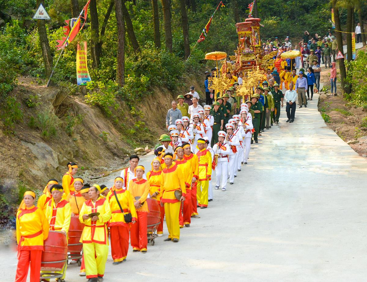 Lễ hội chủ Đại Hùng thu hút hàng vạn du khách. 