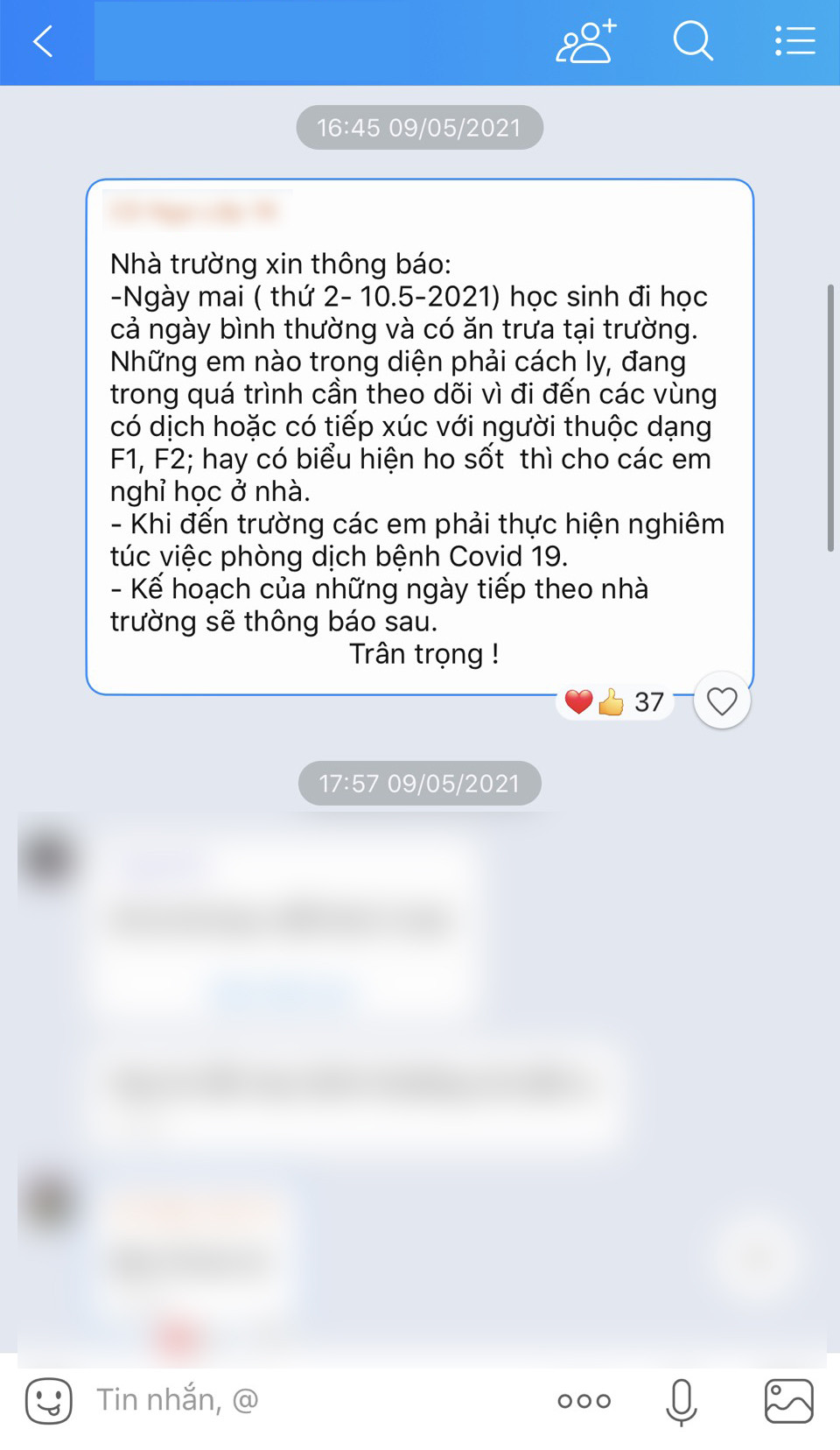 Trước đó các để đảm bảo học sinh đến trường an toàn các giáo viên chủ nhiệm đã chủ động nhắn tin cho phụ huynh, học sinh yêu cầu phải làm tốt công tác phòng chống dịch trước khi đến trường, những học sinh đi từ vùng có dịch hoặc tiếp xúc gần với F1, F2, các học sinh có biểu hiện ho sốt,... những trường hợp trên học sinh sẽ ở nhà không đến trường. Ảnh: Đức Anh