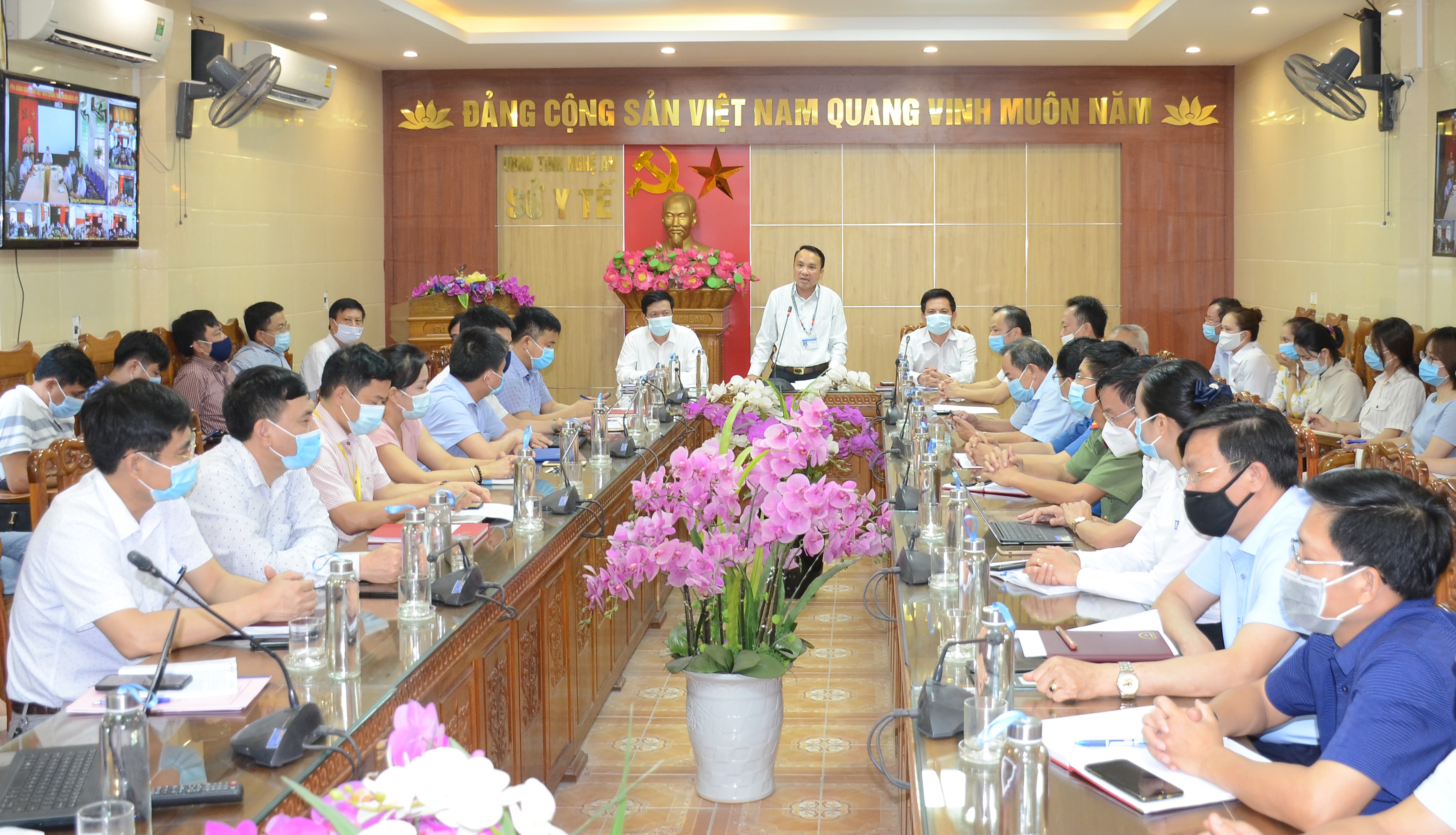 Điểm cầu Sở Y tế tham dự Hội nghị trực tuyến. Ảnh: Thành Chung