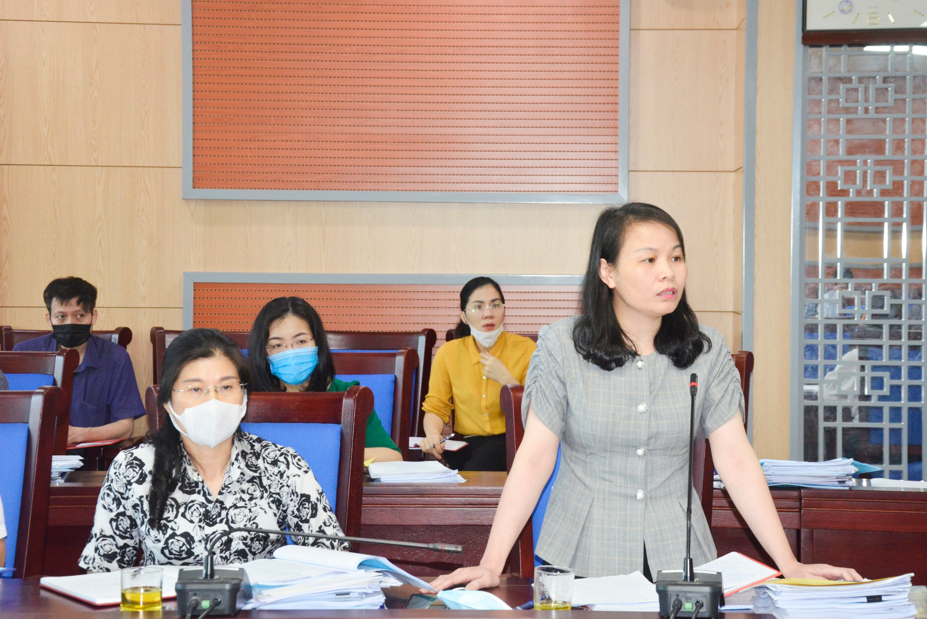 Phó Trưởng Ban Văn hóa xã hội HĐND tỉnh Nguyễn Thị Lan phát biểu về 