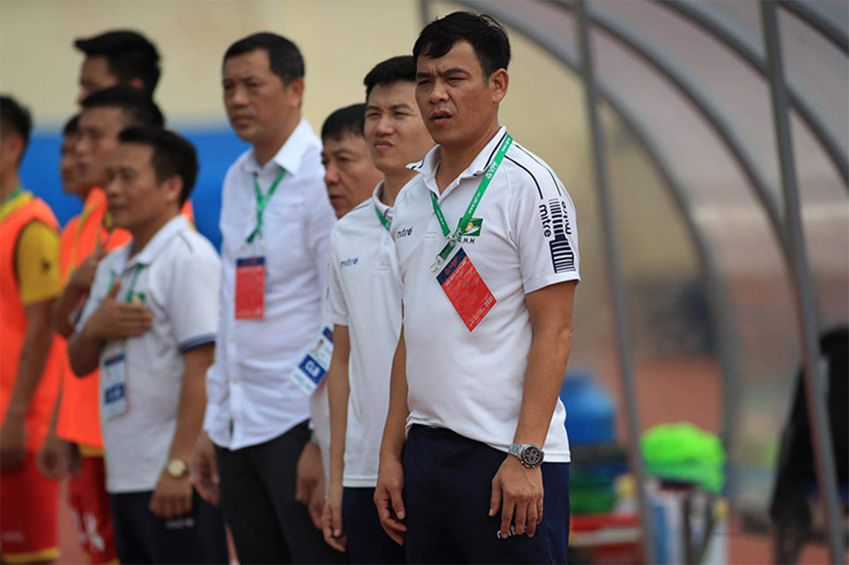 Đây là thời gian để HLV Nguyễn Huy Hoàng vực dậy đội bóng SLNA. Ảnh Bá Tuấn