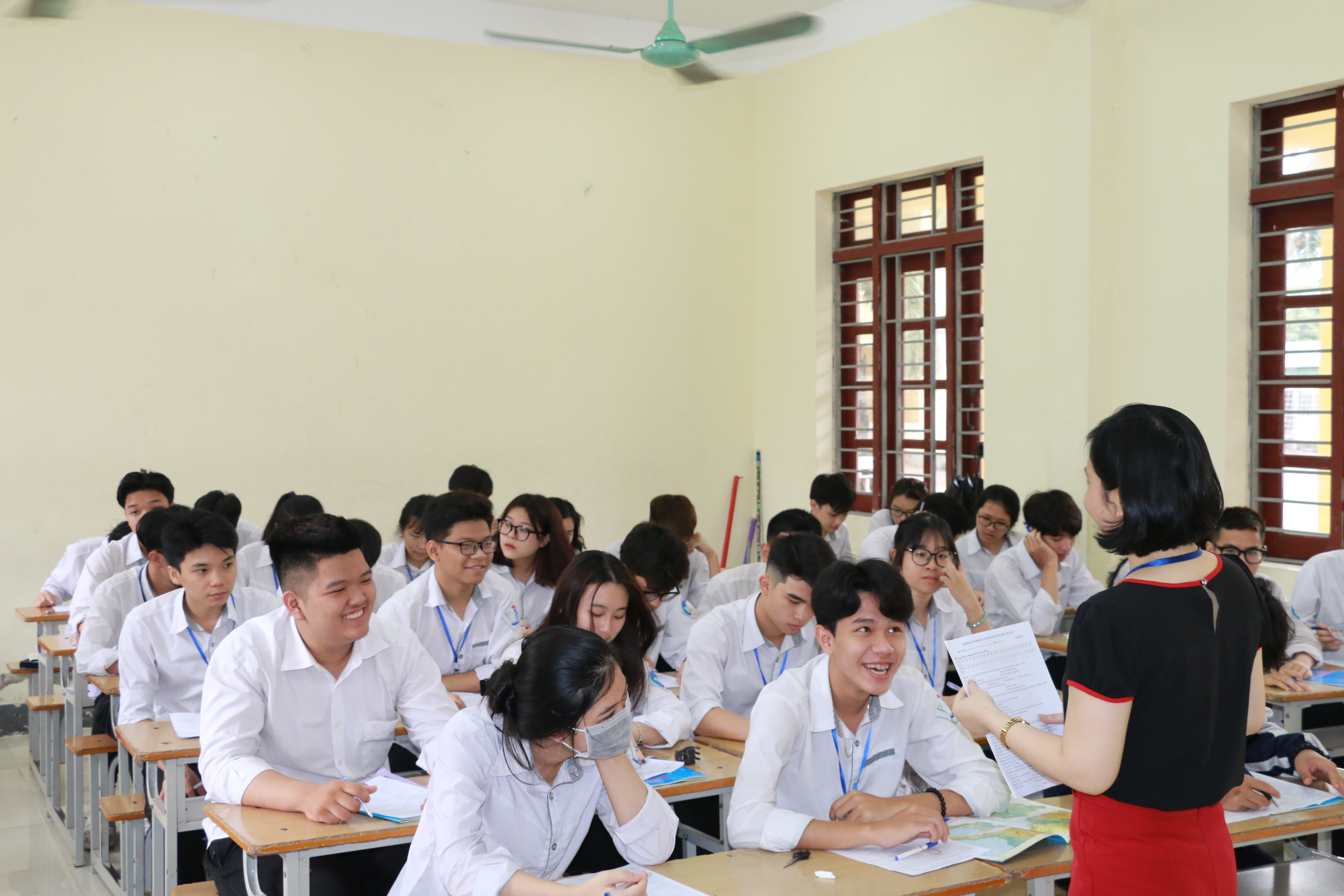 Một tiết kiểm tra môn Địa lý của học sinh lớp 12 - Trường THPT Lê Viết Thuật. Ảnh: MH