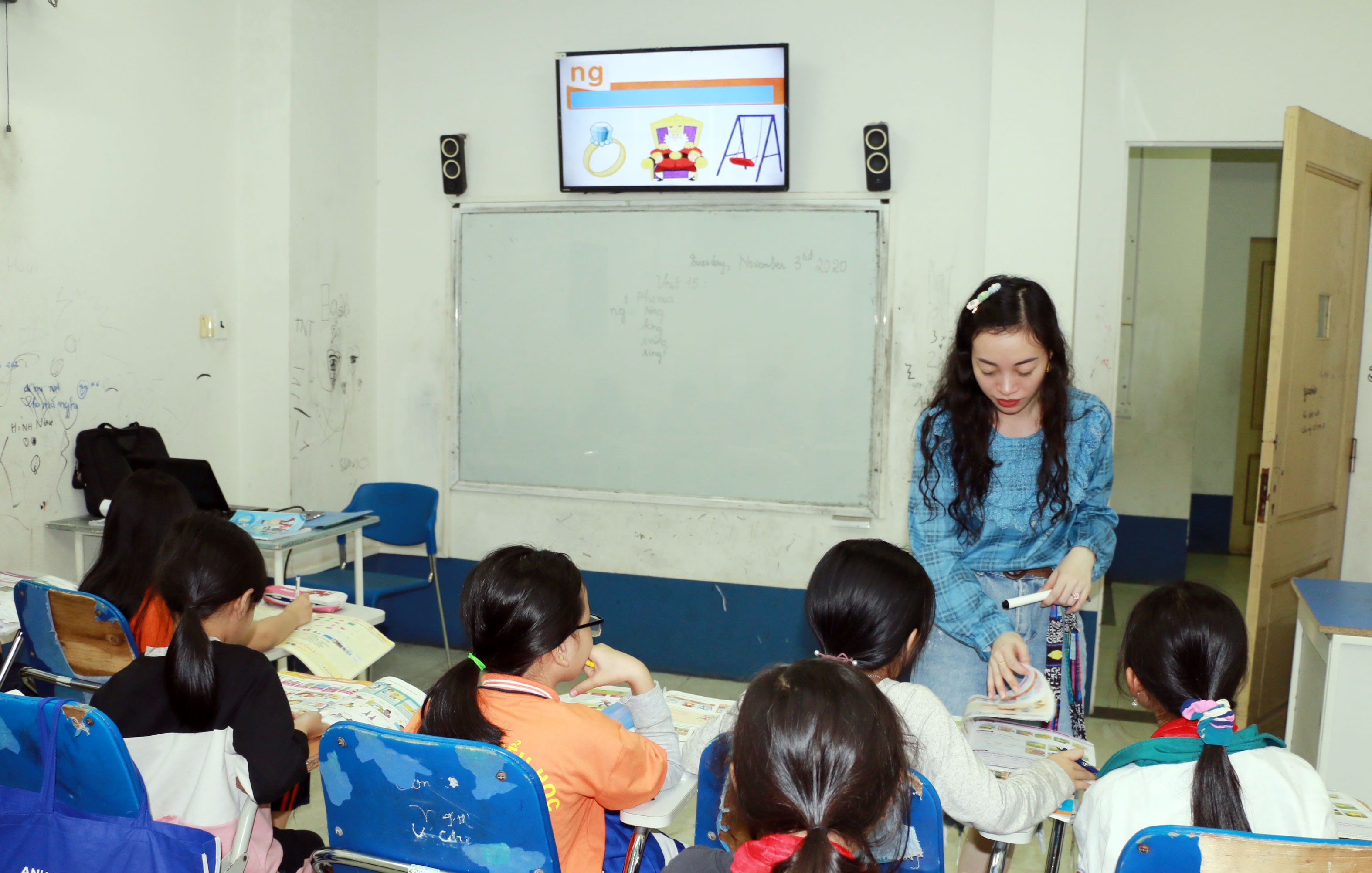 Ngày càng có nhiều phụ huynh đầu tư cho con đi học ngoại ngữ để có chứng chỉ Tiếng Anh quốc tế. Ảnh: MH