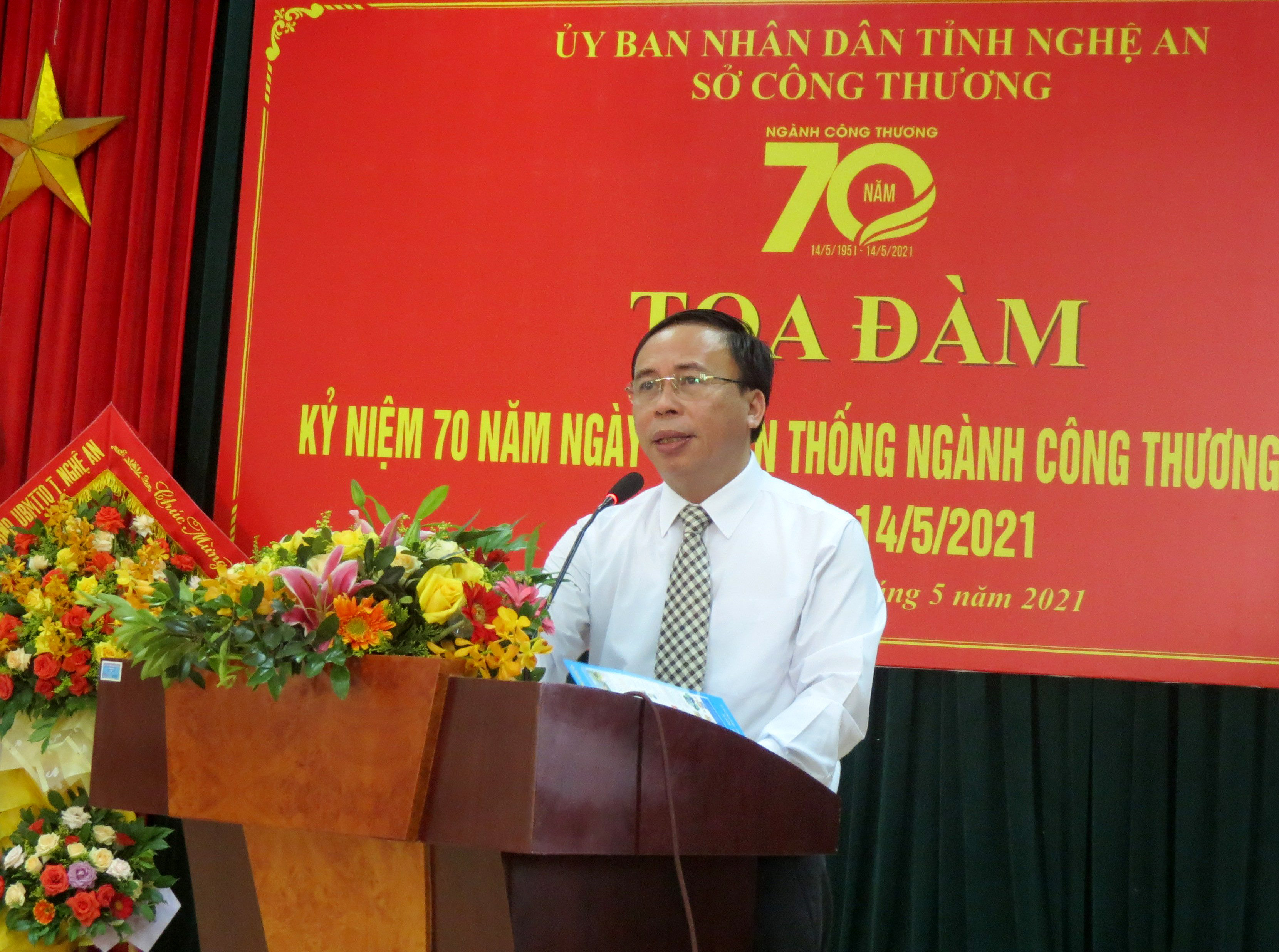 Giám đốc Sở Công Thương Phạm Văn Hóa phát biểu tại lễ kỷ niệm. Ảnh Thu Huyền