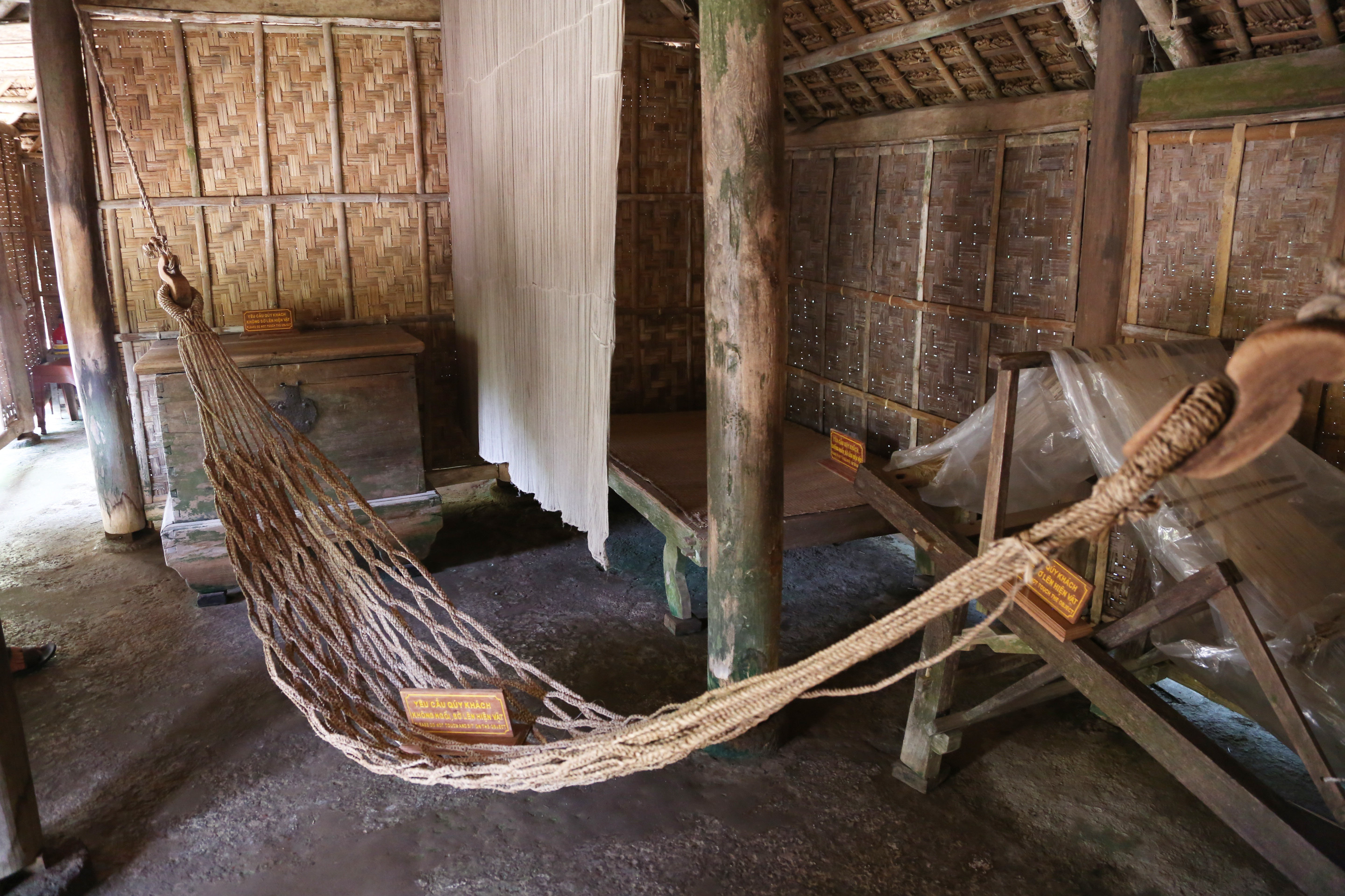 Không gian nhỏ hẹp này của ngôi nhà ở làng Hoàng Trù là nơi Bà Hoàng Thị Loan sinh ra cậu bé Nguyễn Sinh Cung - một thiên tài của dân tộc Việt Nam