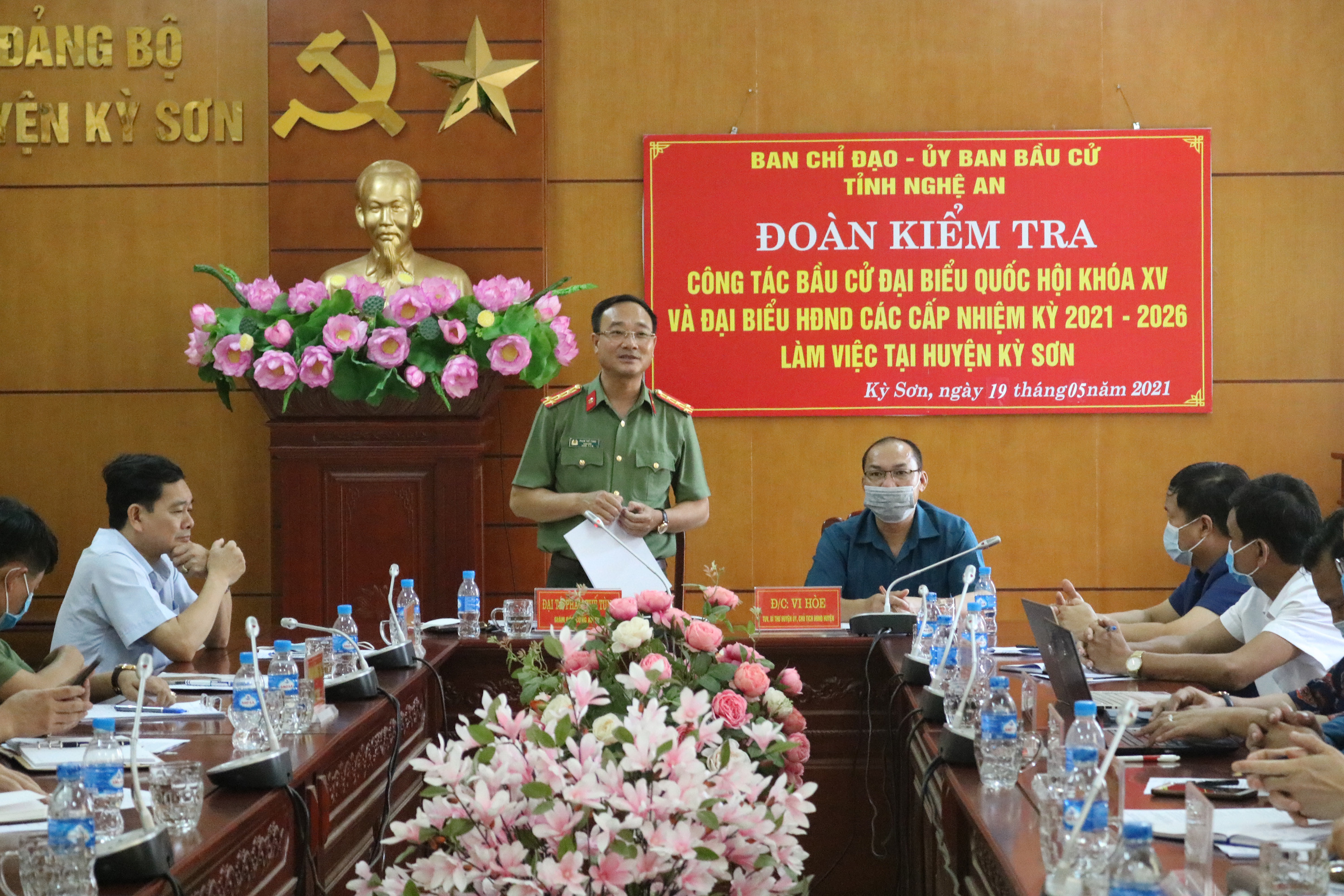 Đoàn công tác làm việc với Ủy ban bầu cử huyện Kỳ Sơn