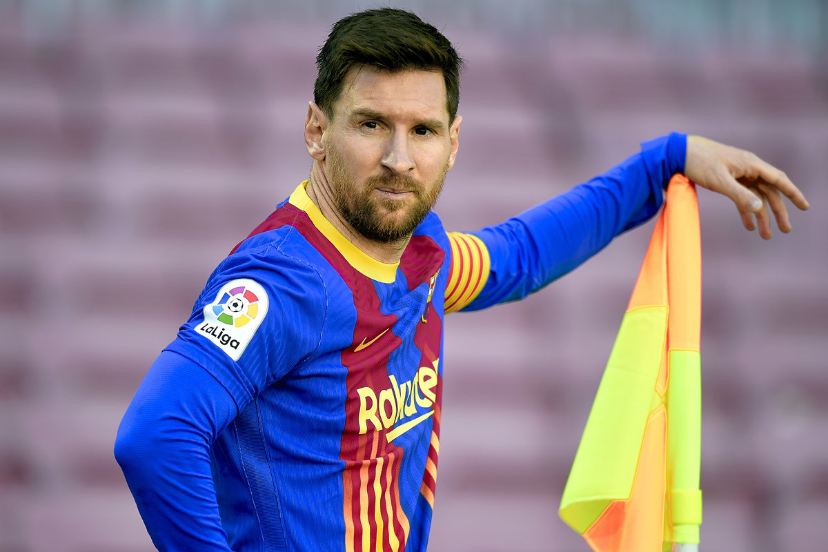 Gia đình Messi muốn anh rời Barca, sang PSG
