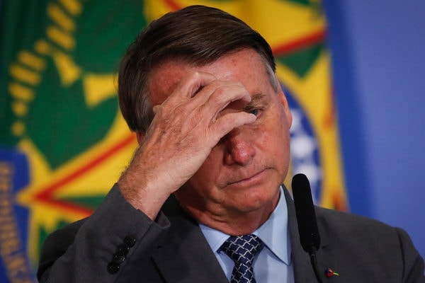 Tổng thống Brazil Jair Bolsonaro bị xử phạt vì vi phạm lệnh hạn chế giữa mùa dịch Covid-19. Ảnh: Poder