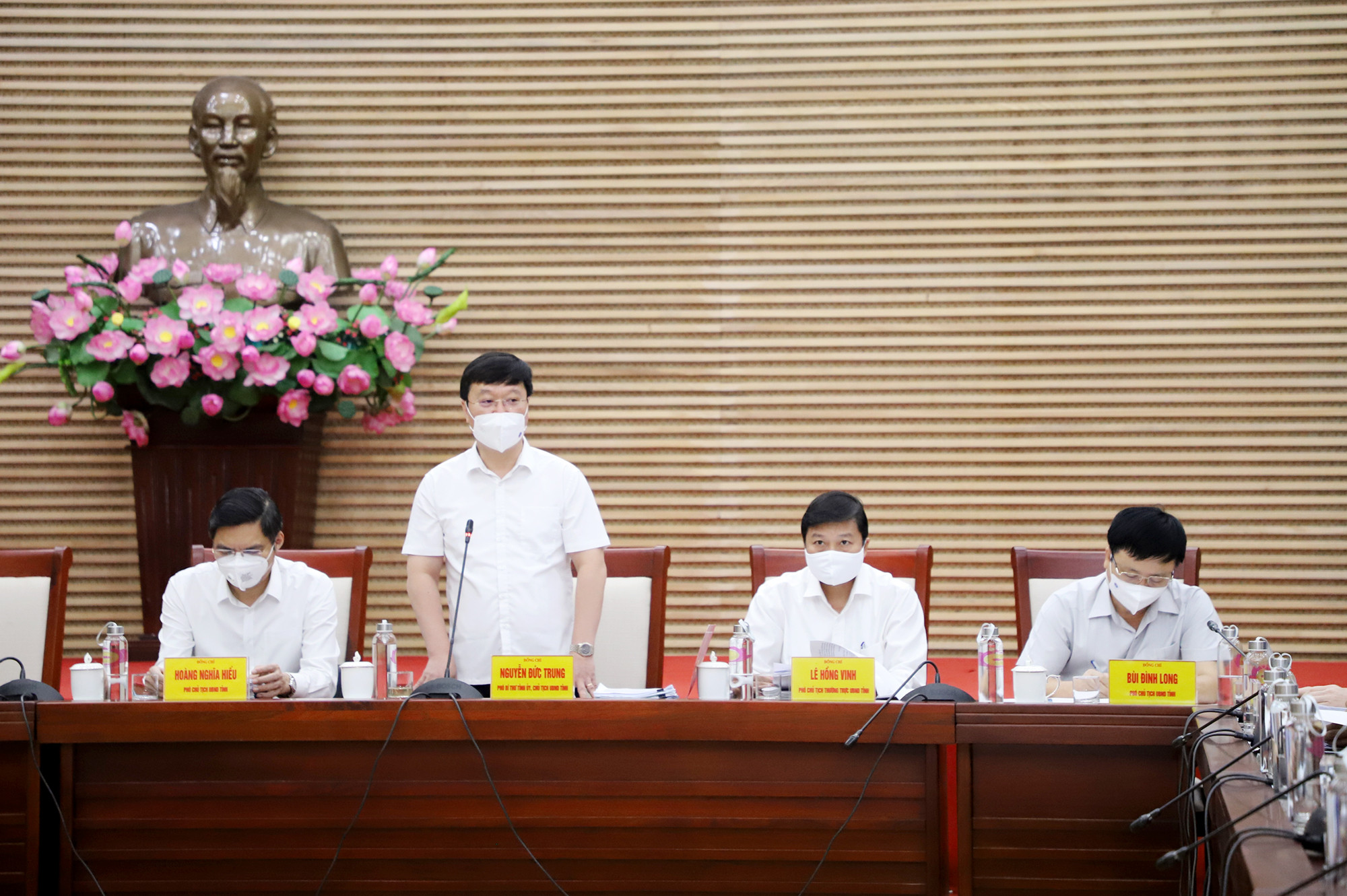 Đồng chí Nguyễn Đức Trung - Chủ tịch UBND tỉnh kết luận tại phiên họp. Ảnh: Phạm Bằng