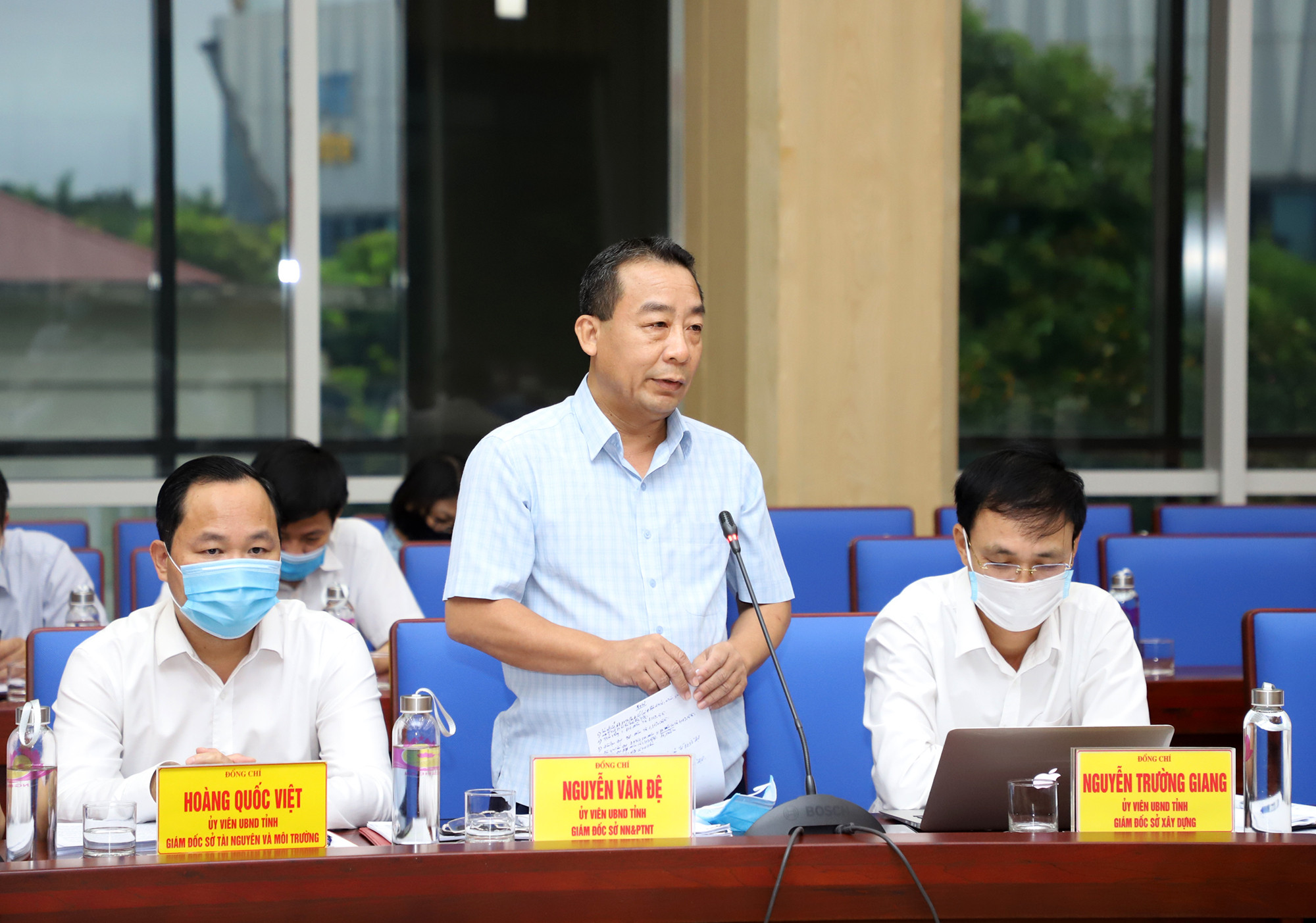 Ông Nguyễn Văn Đệ - Giám đốc Sở NN&PTNT báo cáo kết quả của ngành nông nghiệp. Ảnh: Phạm Bằng
