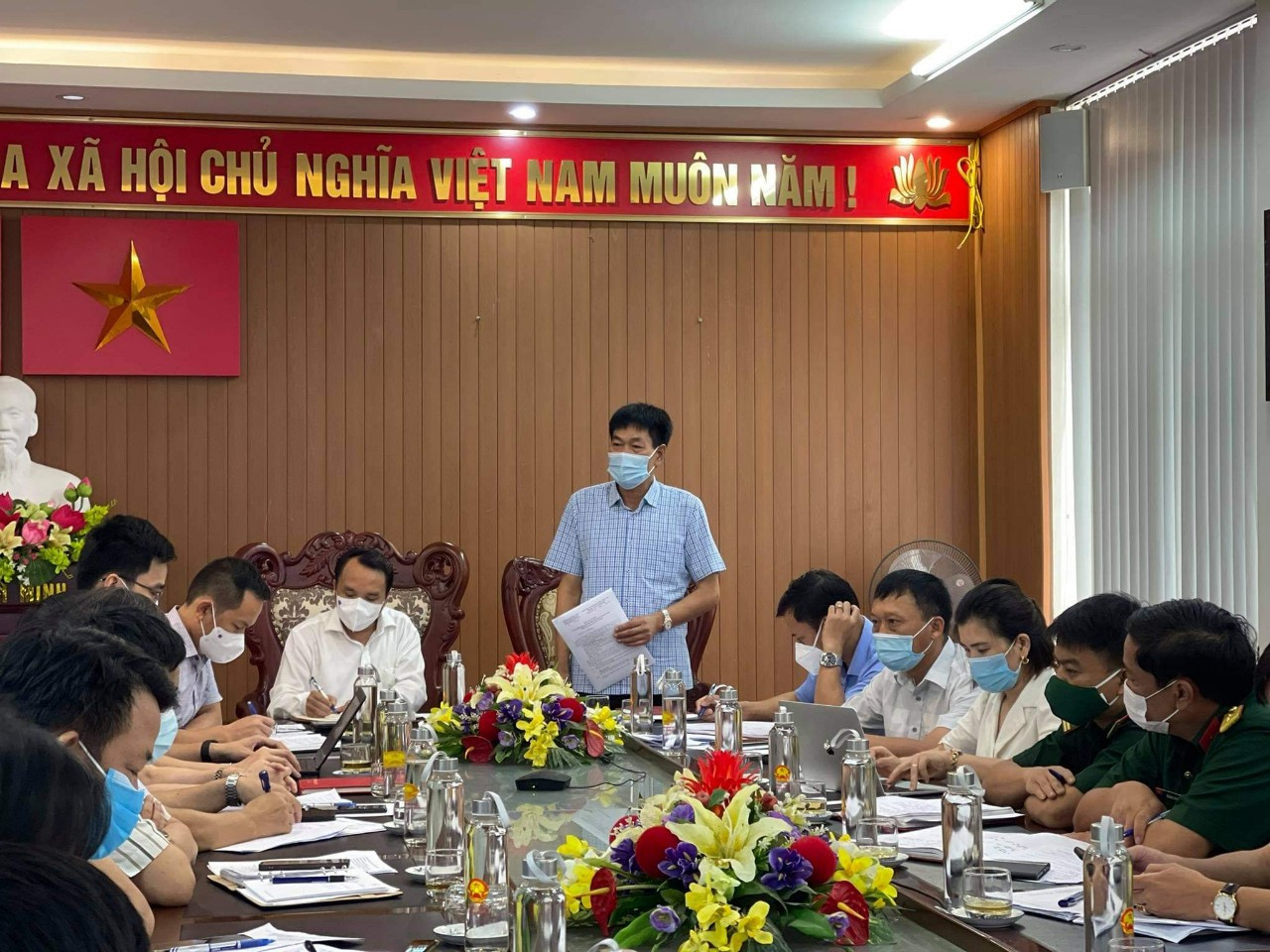 Ban Chỉ đạo Phòng chống dịch Covid-19 tỉnh Nghệ An làm việc cùng huyện Diễn Châu. Ảnh: Thành Chung