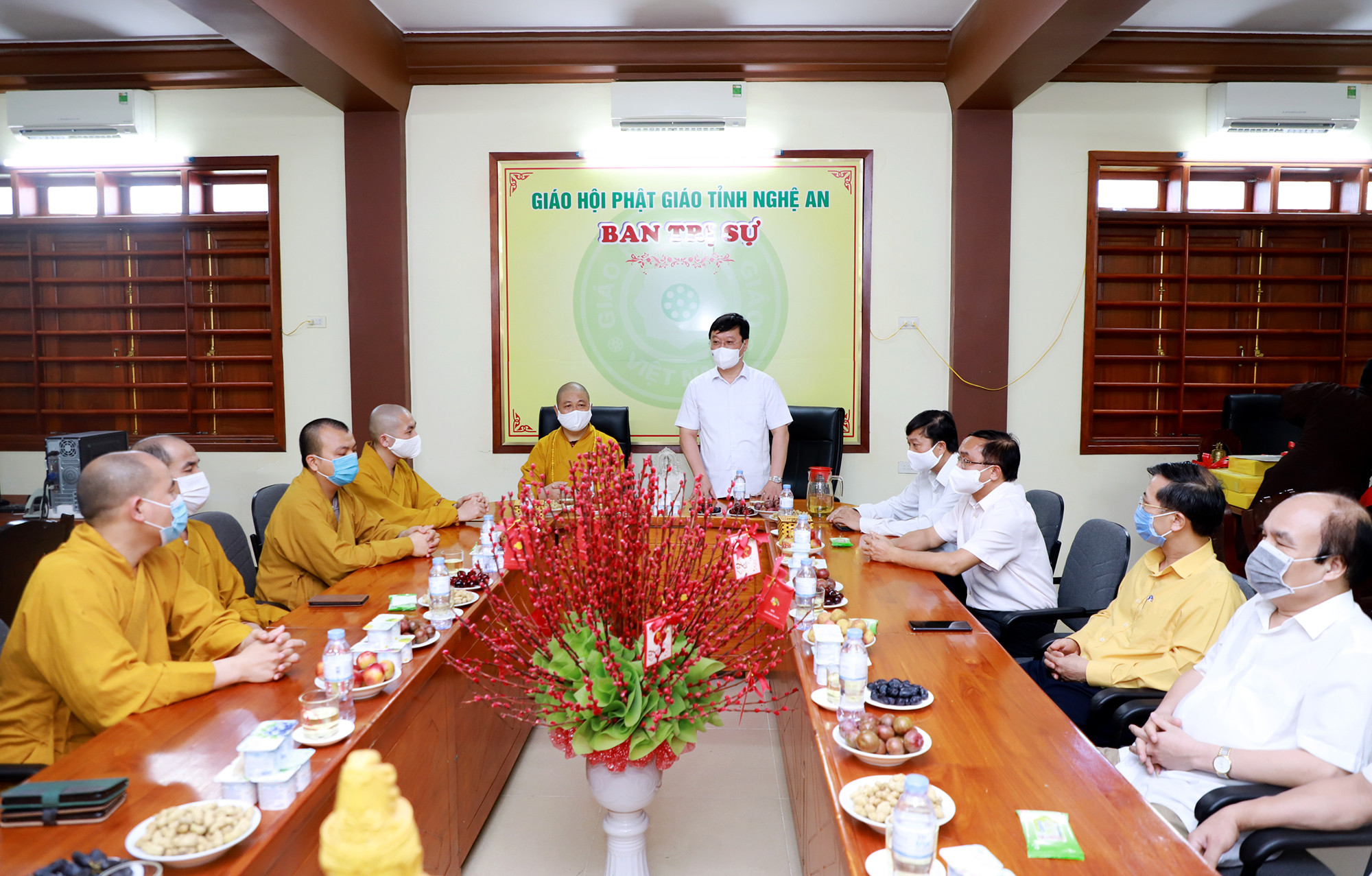 Chủ tịch UBND tỉnh Nguyễn Đức Trung gửi lời chúc mừng tới  Ảnh: Phạm Bằng