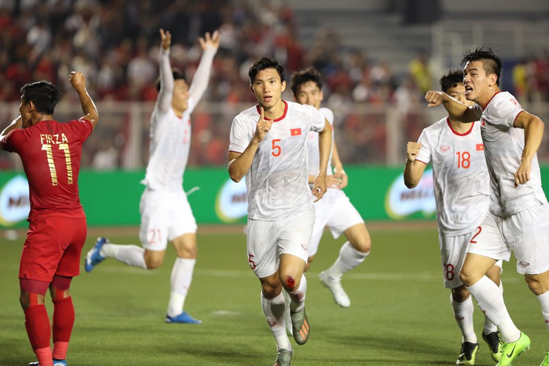 Văn Hậu từng đá trung vệ trận chung kết SEA Games 30 và ghi cú đúp bàn thắng vào lưới U-22 Indonesia. Ảnh: NGỌC DUNG.