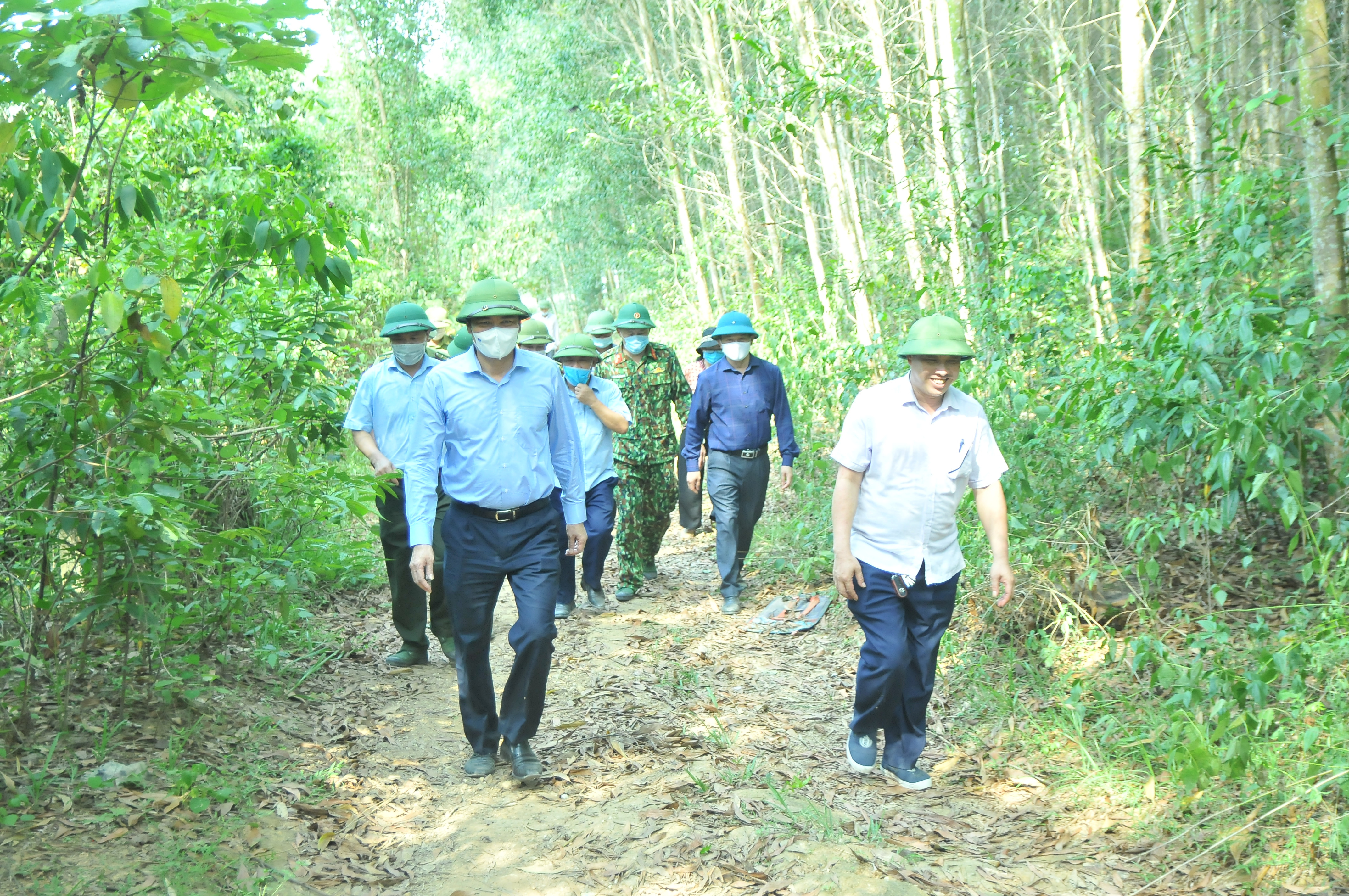Đoàn kiểm tra công tác PCCCR do đồng chí Phó Chủ tịch UBND tỉnh Hoàng Nghĩa Hiếu đã đi kiểm tra trên địa bàn huyện Yên Thành. Ảnh: Tiến Đông