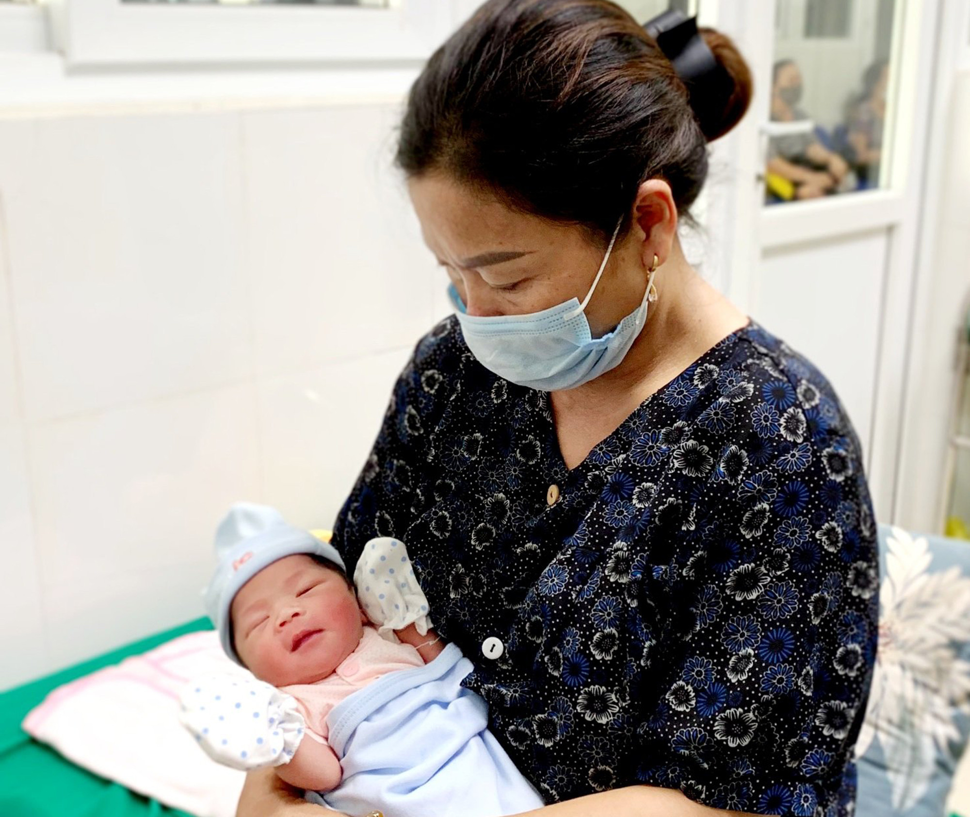 Ngày 03/06/2021, bệnh nhân chuyển dạ sinh thường 1 bé gái khỏe mạnh, cân nặng 2600 gram. Ảnh: Hoàng Yến