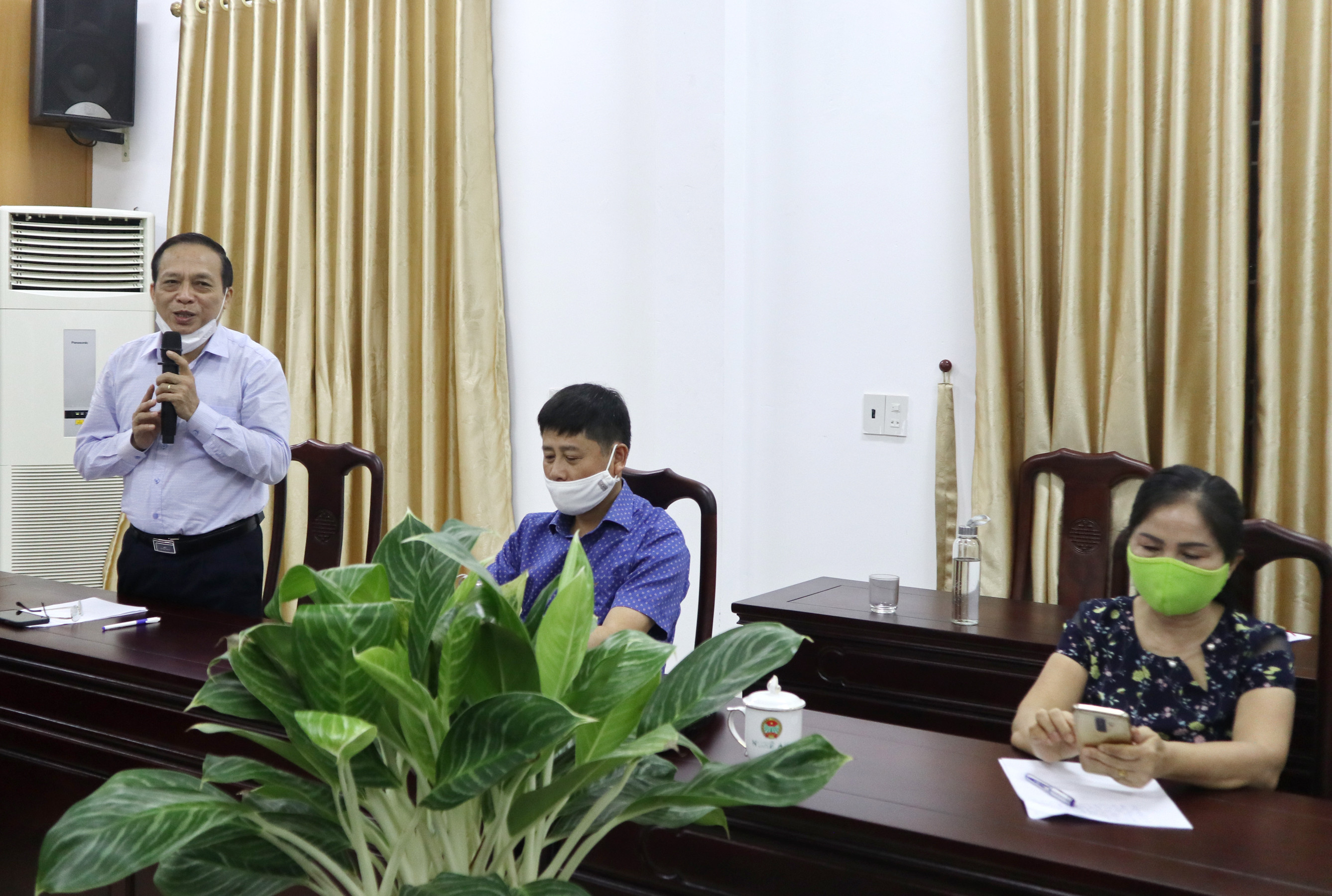 Đồng chí Nguyễn Quang Tùng, Chủ tịch Hội Nông dân tỉnh, Trưởng ban tổ chức nêu rõ mục đích, ý nghĩa cuộc thi. Ảnh: Thah Phúc