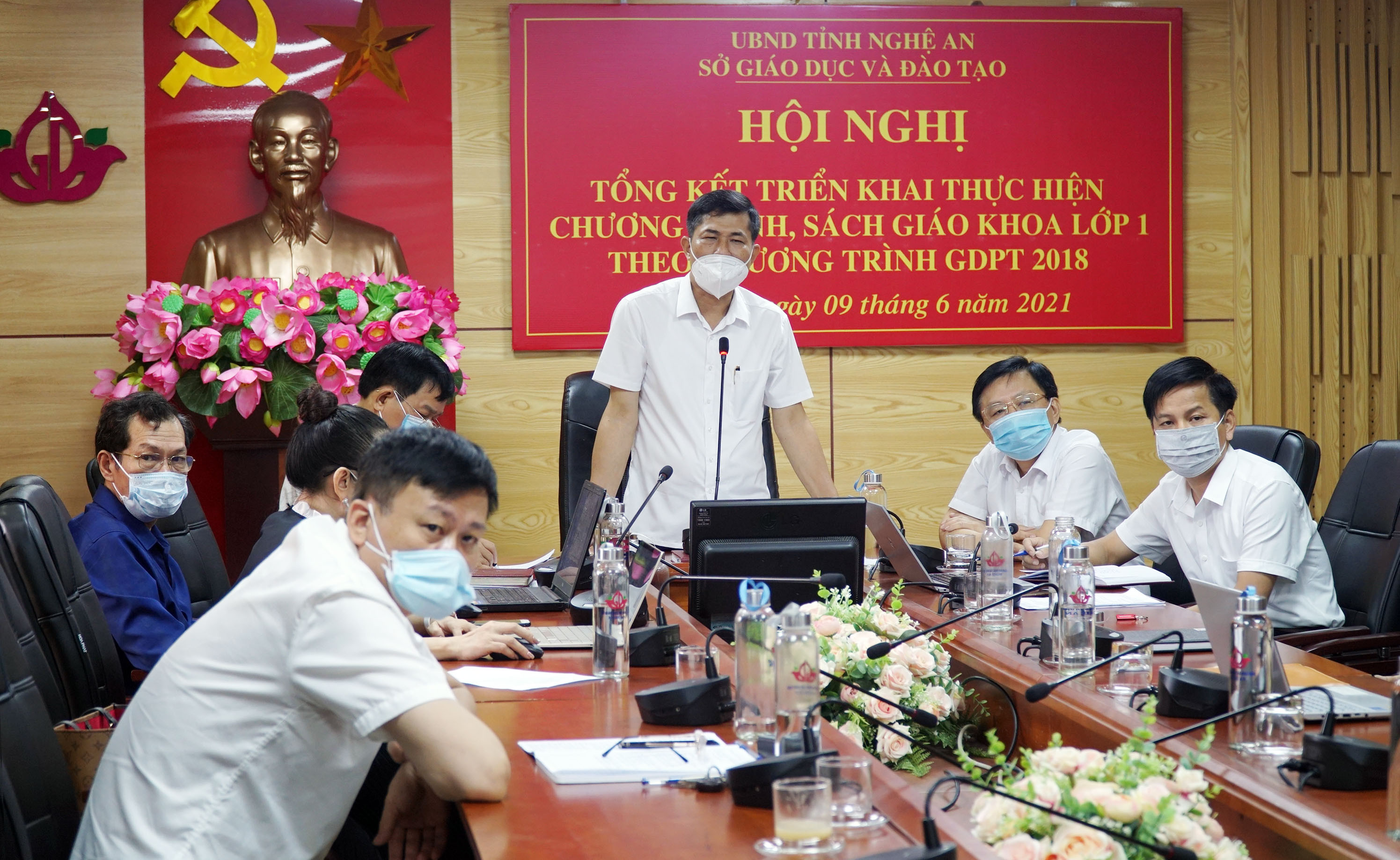Giám đốc Sở Giáo dục và Đào tạo Thái Văn Thành phát biểu tại hội nghị. Ảnh: Mỹ Hà
