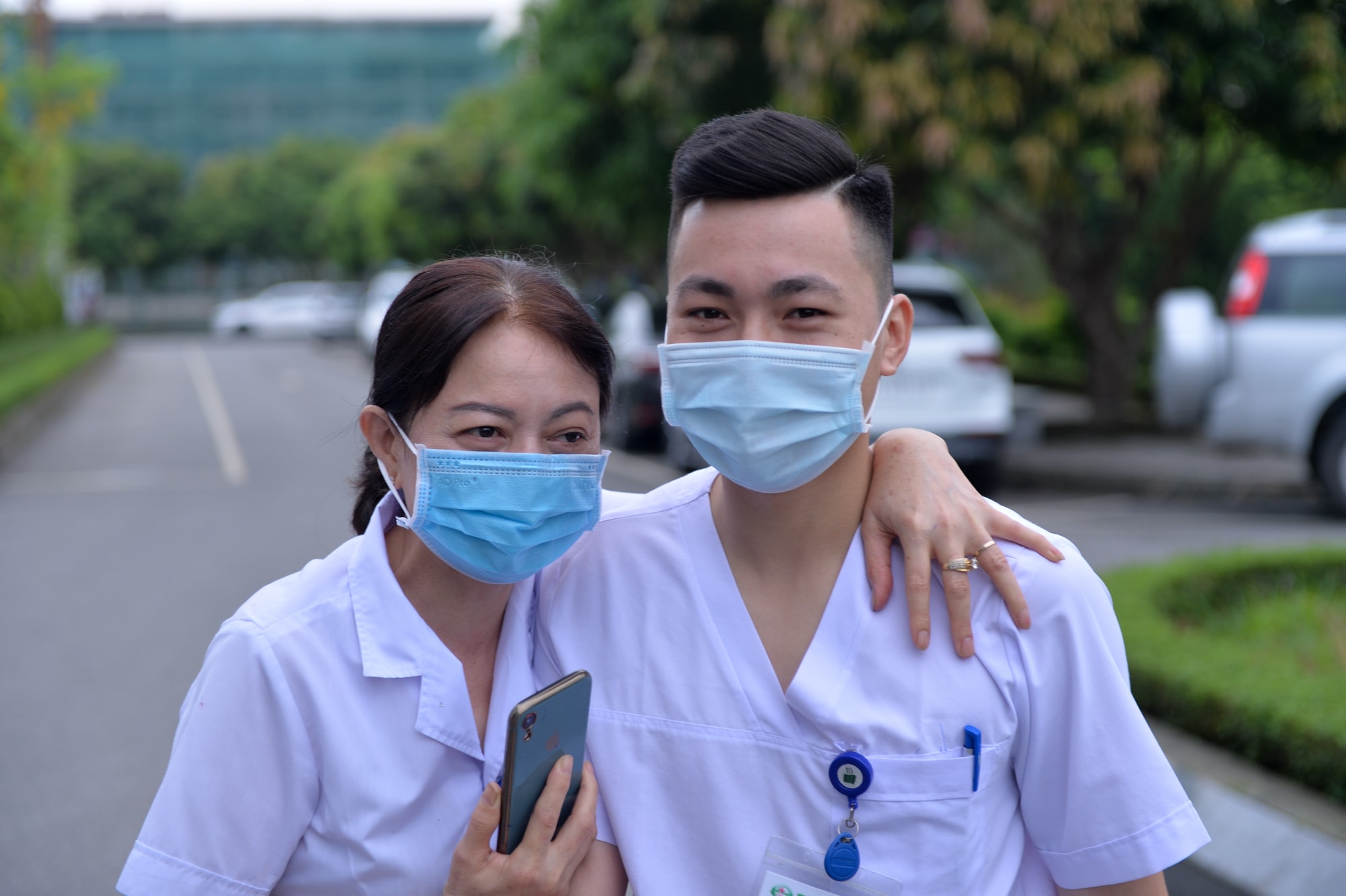 Tại Hà Tĩnh, các cán bộ y tế Nghệ An sẽ chịu sự phân công giao nhiệm vụ của ngành y tế tỉnh bạn. Công việc cụ thể của đoàn là hỗ trợ lấy mẫu xét nghiệm, vận chuyển mẫu xét nghiệm đưa về Nghệ An. Ảnh: Thành Cường