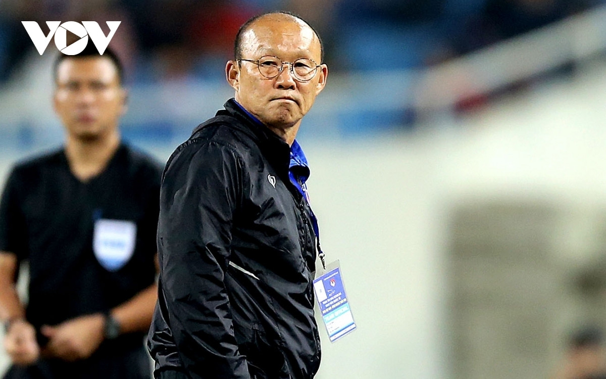 HLV Park Hang Seo bị cấm chỉ đạo trận ĐT Việt Nam gặp UAE do đã nhận đủ 2 thẻ vàng ở vòng loại World Cup 2022