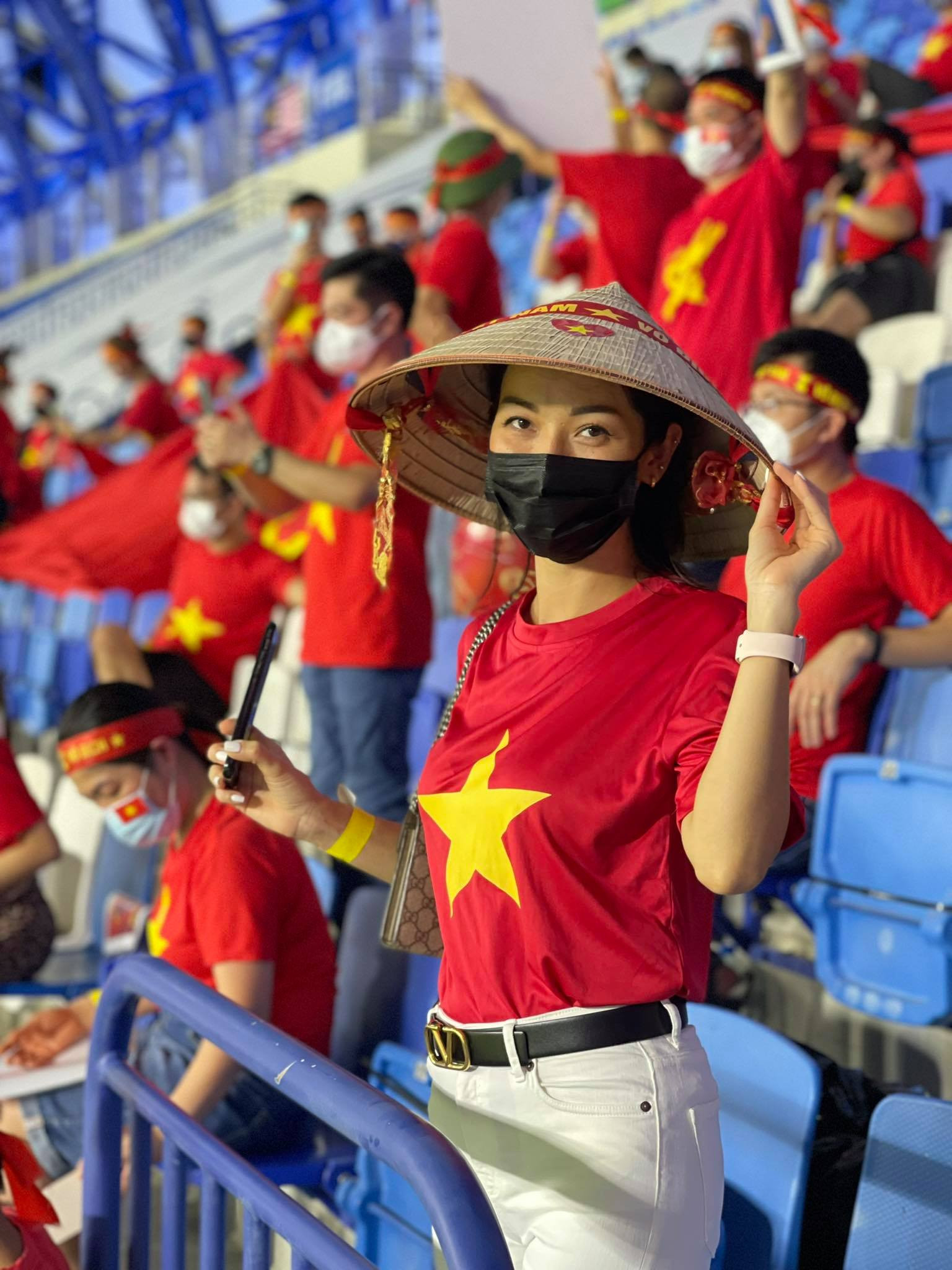 Cộng đồng người Việt Nam tại UAE cổ vũ rất nhiệt tình cho thầy trò HLV Park Hang Seo hai trận đấu vừa qua. Ảnh: Hải Hoàng