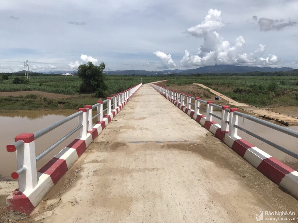 Cầu Găng nối xã Nghĩa Hưng với xã Nghĩa Hiếu (Nghĩa Đàn) được đầu tư mới từ nguồn vốn dự án LRAM. Ảnh: Thu Huyền