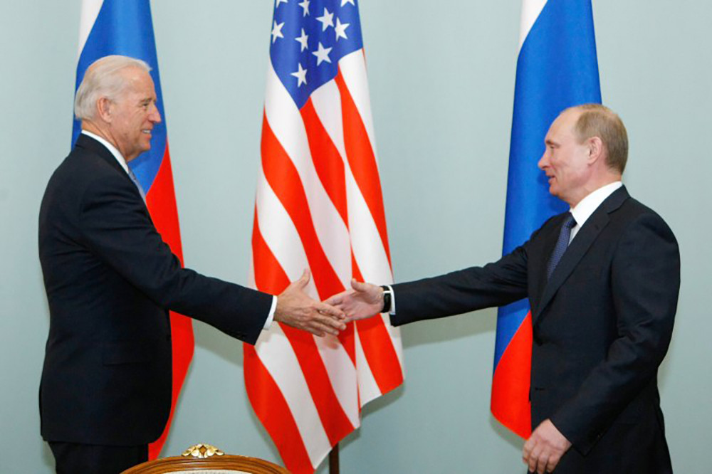 Năm 2011, Joe Biden, Phó Tổng thống Mỹ đã gặp Vladimir Putin, Thủ tướng Nga vào thời điểm đó, tại Moscow. Ảnh: AP