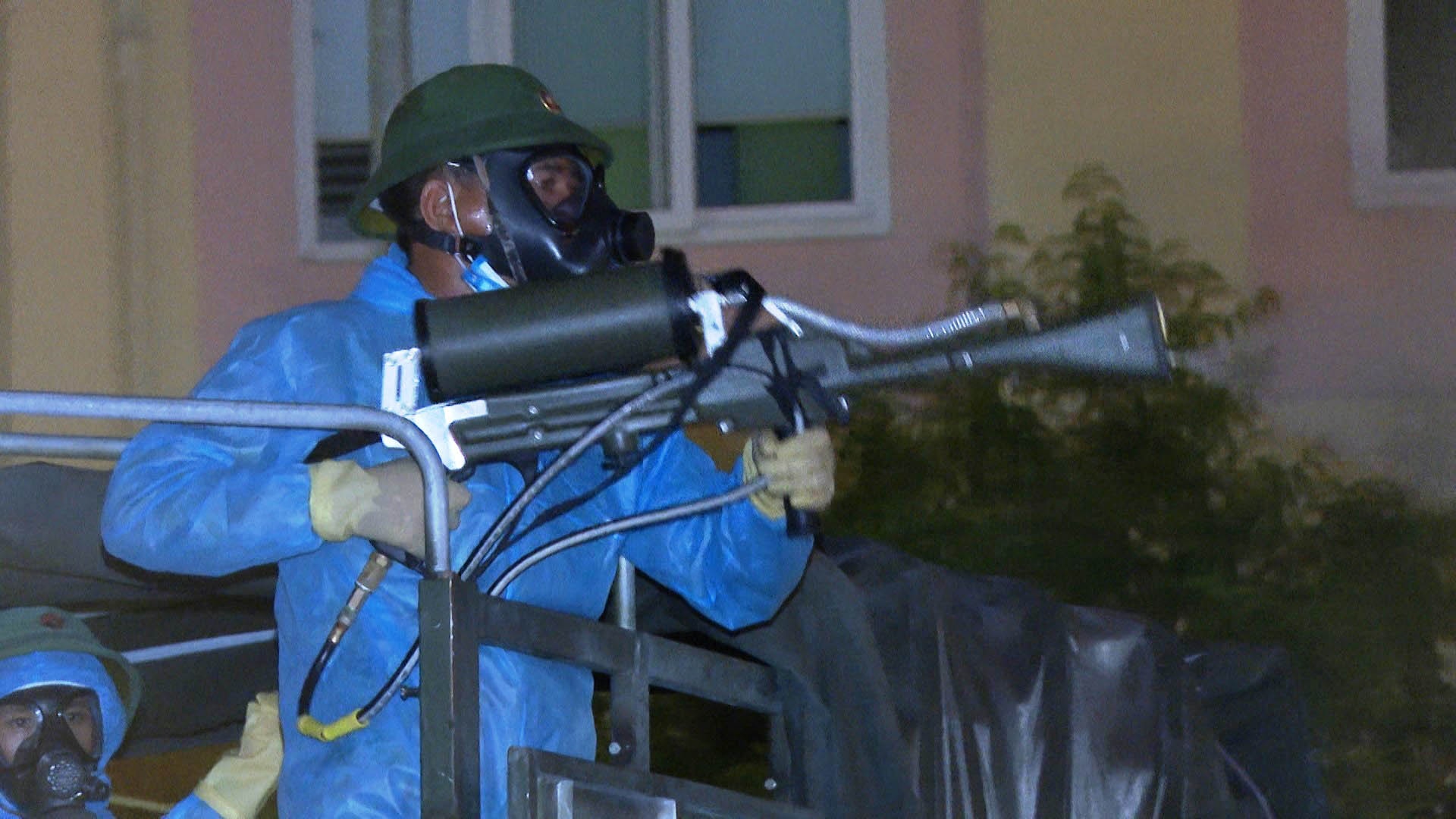 Video: Điều xe chuyên dụng phun khử khuẩn Bệnh viện HNĐK Nghệ An, nơi điều trị bệnh nhân Covid-19