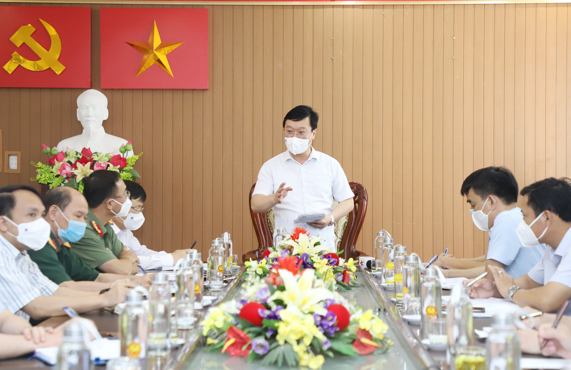 Chủ tịch UBND tỉnh Nguyễn Đức Trung kết luận tại cuộc họp. Ảnh: Phạm Bằng