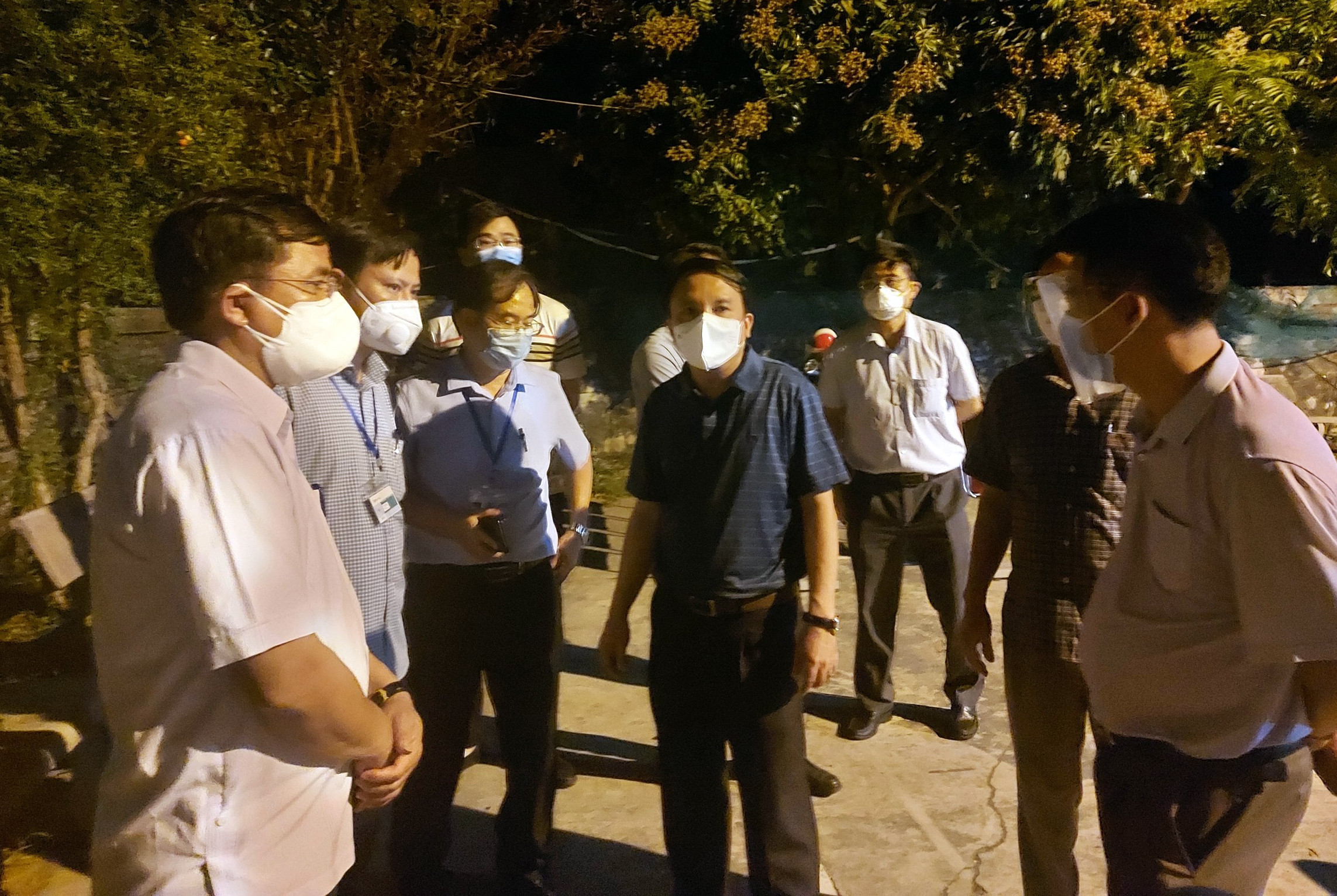 Ban Chỉ đạo Phòng chống Dịch COVID-19 tỉnh Nghệ An, huyện Diễn Châu kiểm tra tại xã Minh Châu. Ảnh: Thành Chung