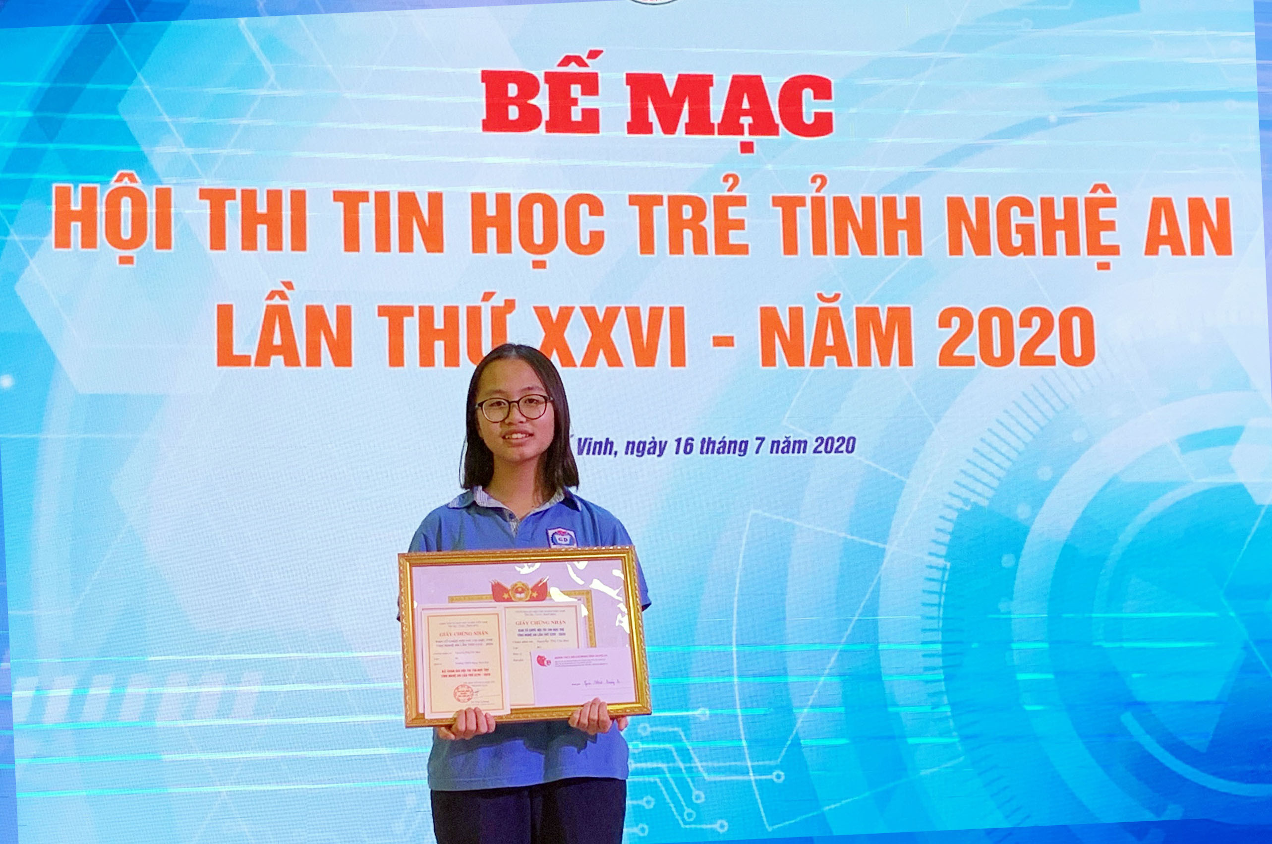 Trần Ngọc Chi Mai từng đạt giải Nhất cuộc thi Tin học trẻ cấp tỉnh. Ảnh: NVCC.