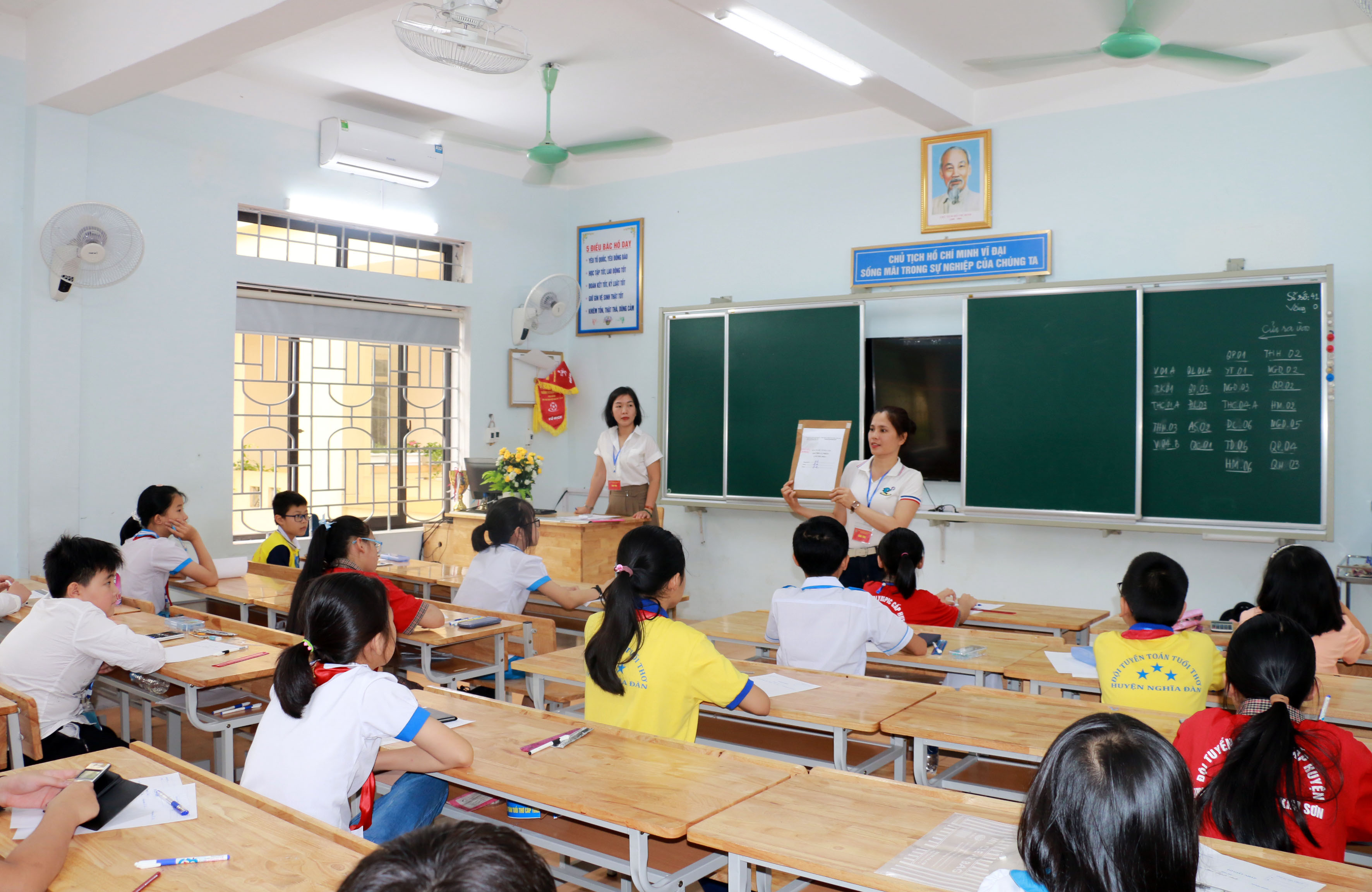 Hiện Nghệ An có khoảng 22.000 giáo viên đủ điều kiện được nâng lương sau khi được nâng hạng. Ảnh: Mỹ Hà