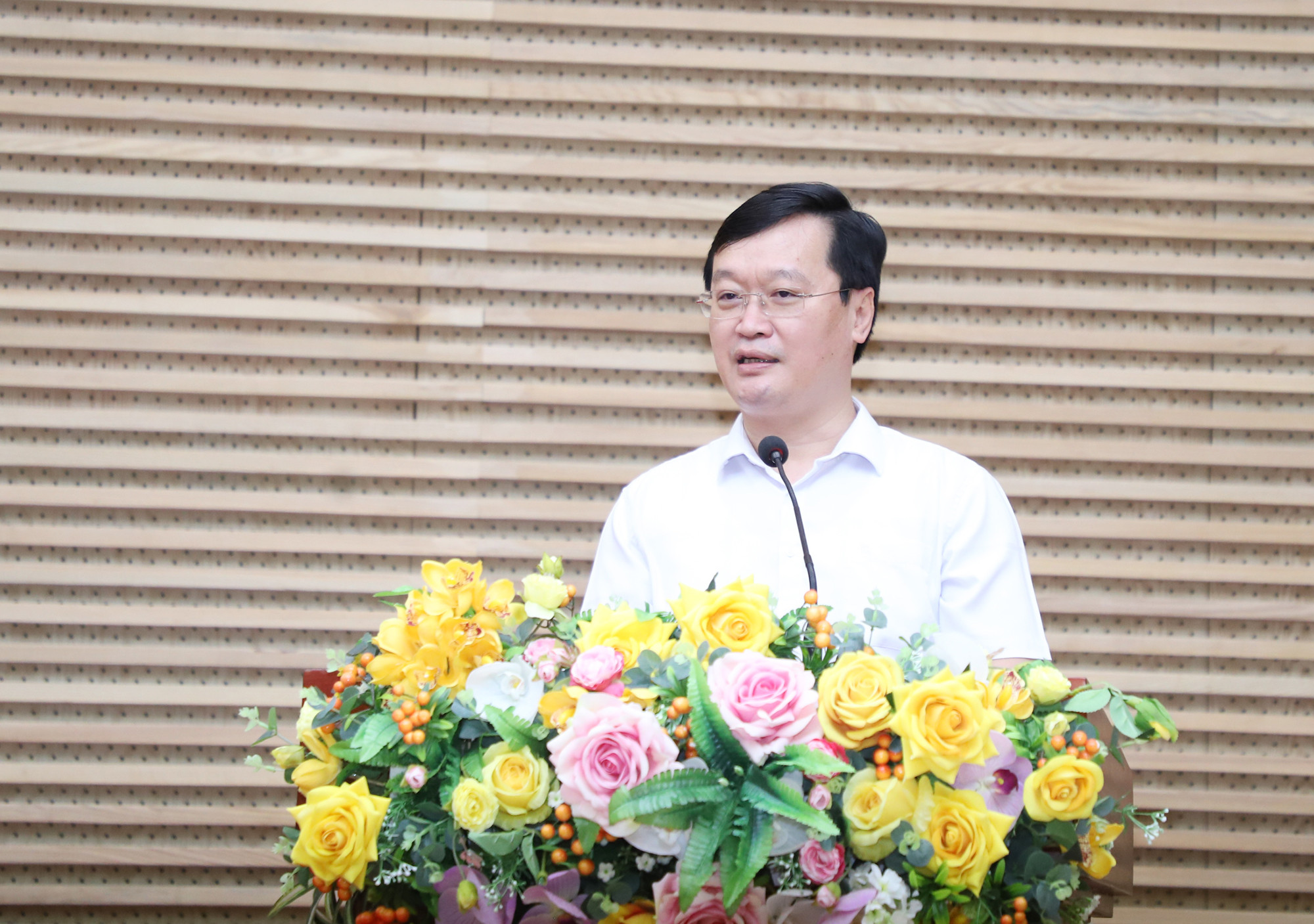 Chủ tịch UBND tỉnh Nguyễn Đức Trung phát biểu giao nhiệm vụ cho 2 đồng chí được bổ nhiệm. Ảnh: Phạm Bằng
