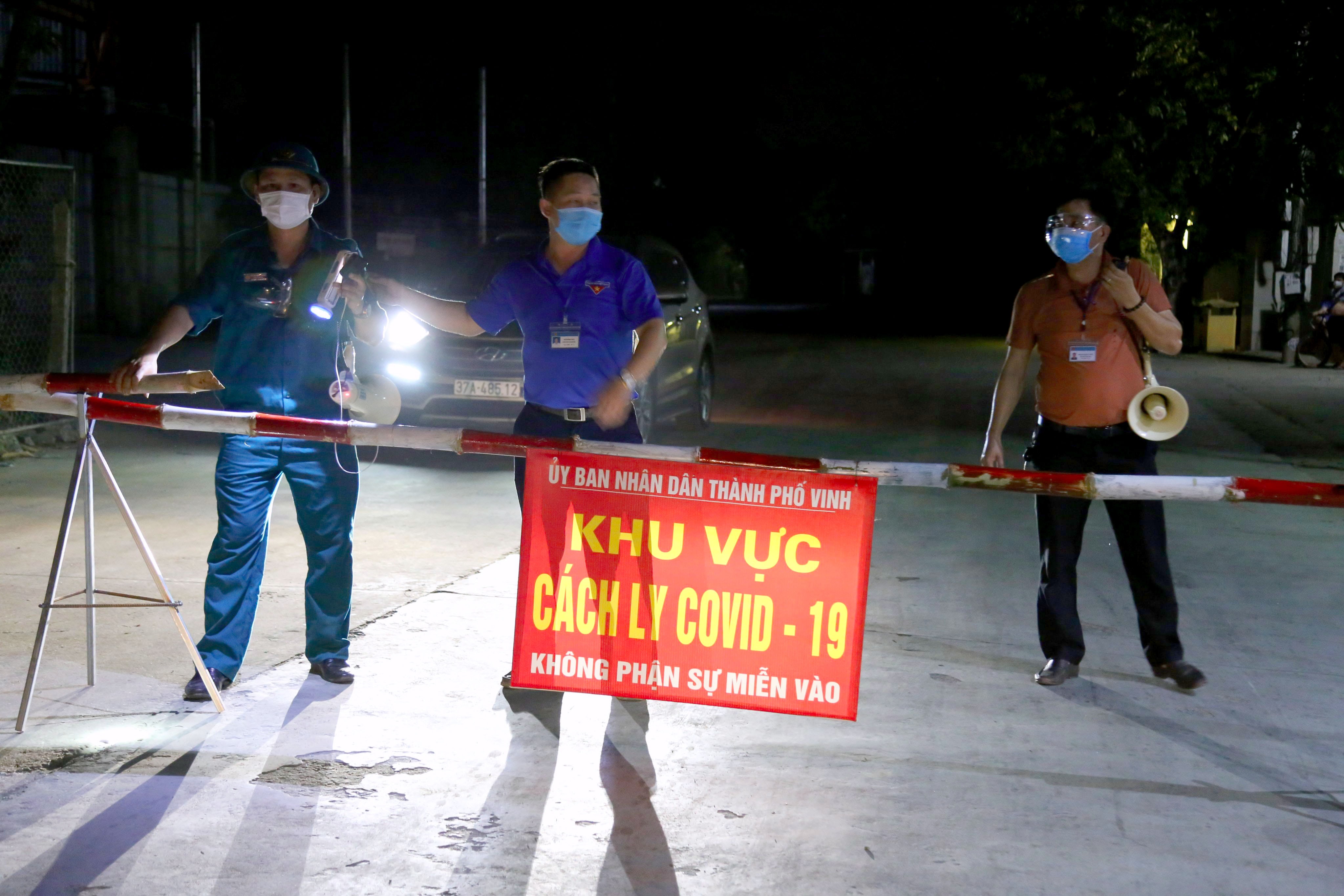 Khu vực phong tỏa tại phường Vinh Tân. Ảnh: Quang An