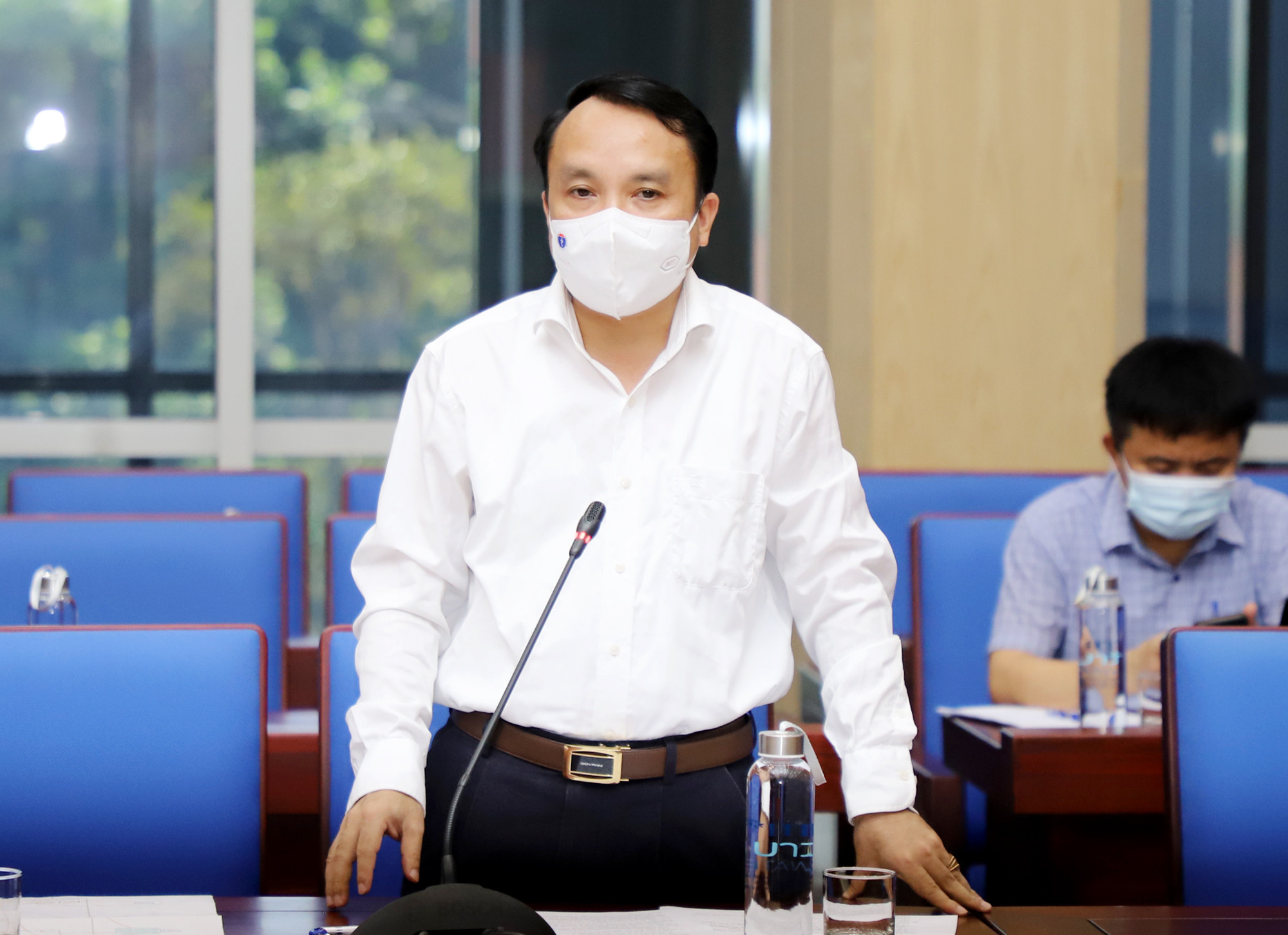 PGS,TS Dương Đình Chỉnh  - Giám đốc Sở Y tế báo cáo diễn biến của dịch và đề xuất các biện pháp mới trong phòng, chống dịch. Ảnh: Phạm Bằng