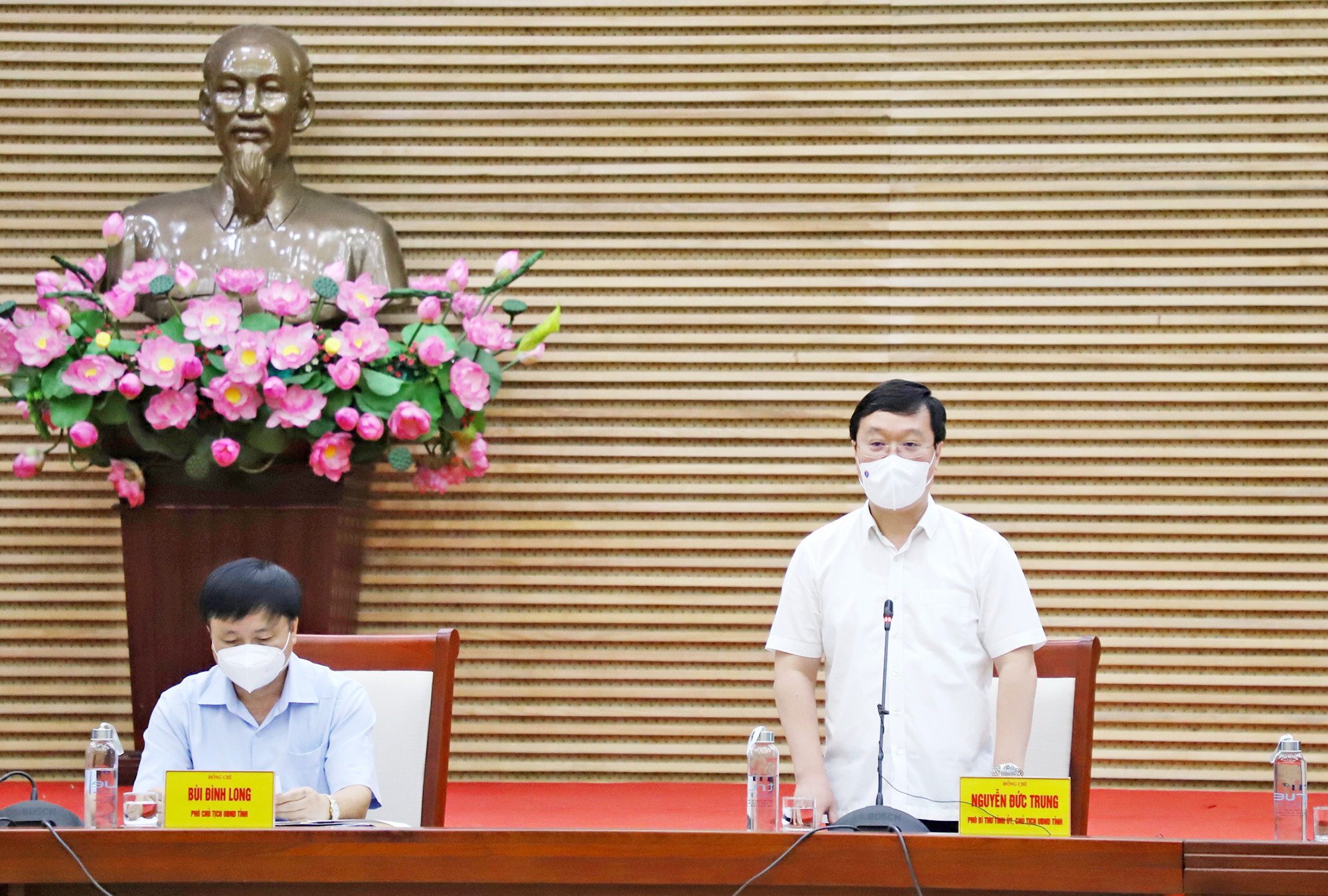 Chủ tịch UBND tỉnh Nguyễn Đức Trung kết luận cuộc họp Thường trực Ban chỉ đạo phòng, chống dịch Covid-19. Ảnh: Phạm Bằng