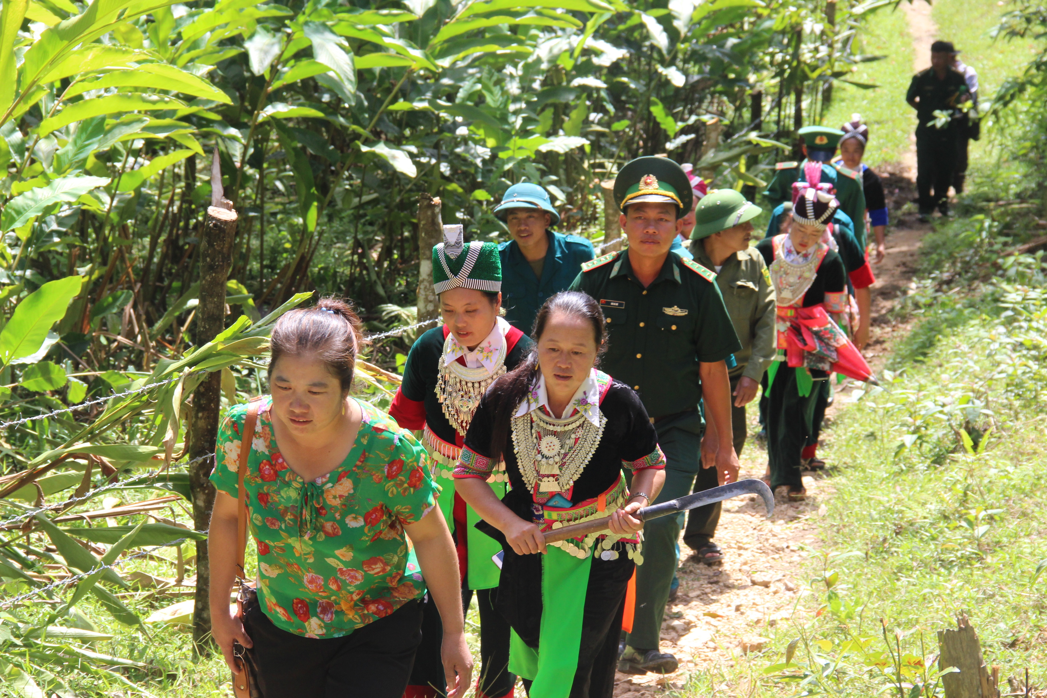 Kỳ Sơn có 5 câu lạc bộ Phụ nữ tham gia bảo vệ chủ quyền an ninh biên giới hoạt động hiệu quả. Ảnh; Hoài Thu