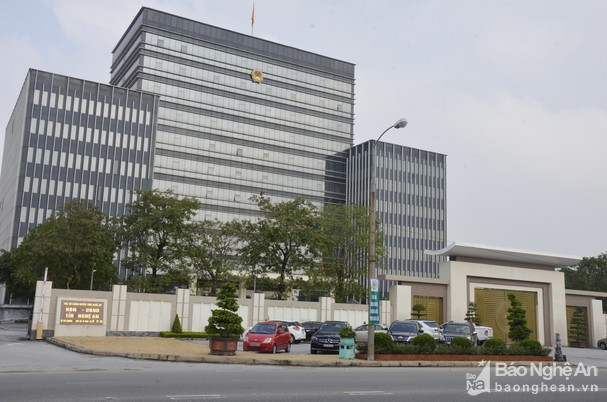 Trụ sở của Văn phòng đặt tại trụ sở Đoàn Đoàn Đại biểu Quốc hội- Hội đồng nhân dân-Ủy ban nhân dân tỉnh Nghệ An (Số 3, đường Trường Thi, Thành phố Vinh, tỉnh Nghệ An).