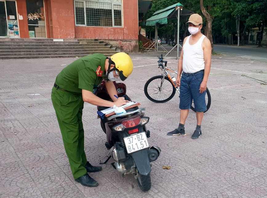 Các trường hợp vi phạm đều bị lập biên bản theo quy định. Ảnh: Q.A